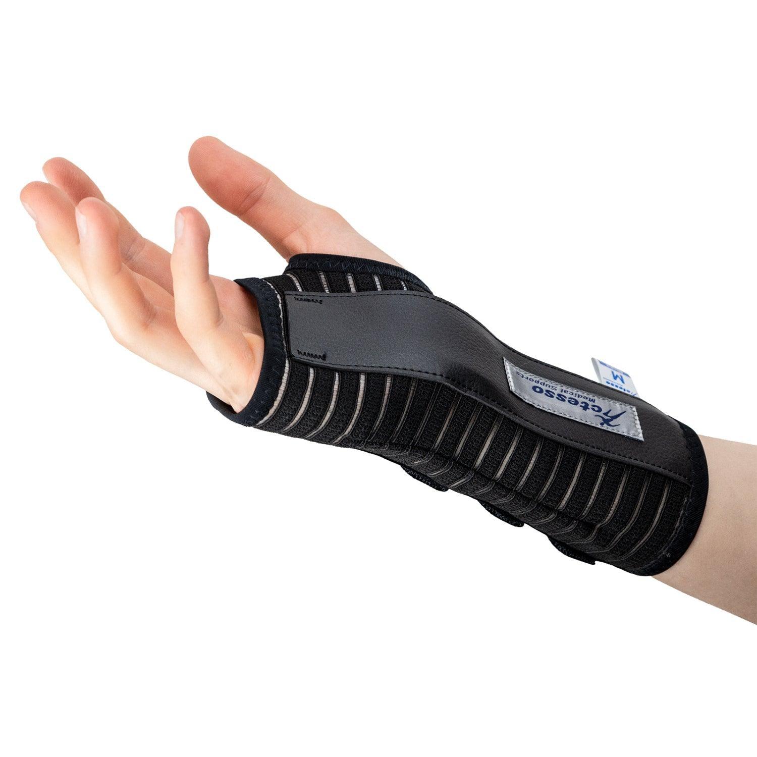 Boots Wrist Brace - Breathable Wrist Support Splint for Sprain Injury Carpal Tunnel Pain Exercise & Fitness - Tophatter Daily Deals