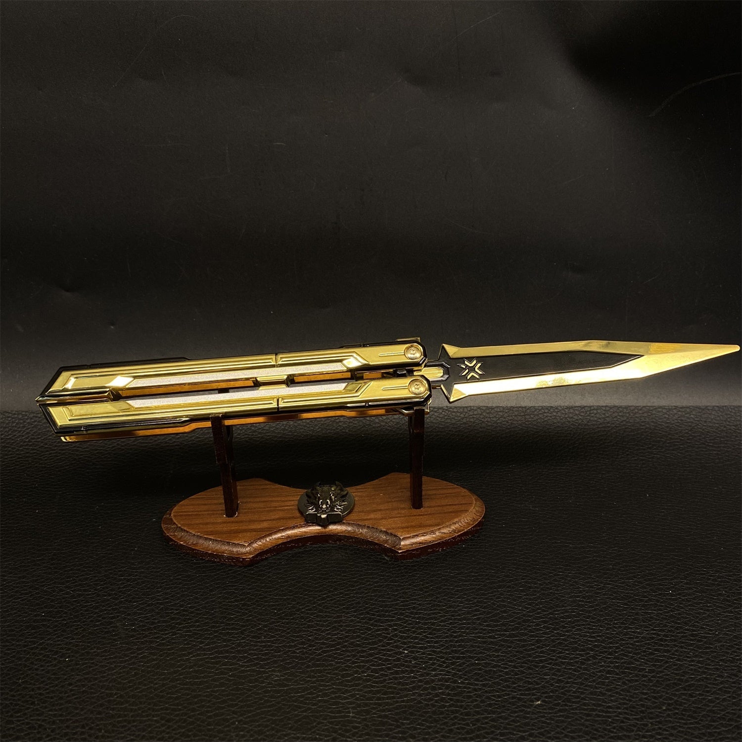 Champions 2025 Butterfly Knife Alloy Replica White & Golden & Stand - Tophatter Daily Deals