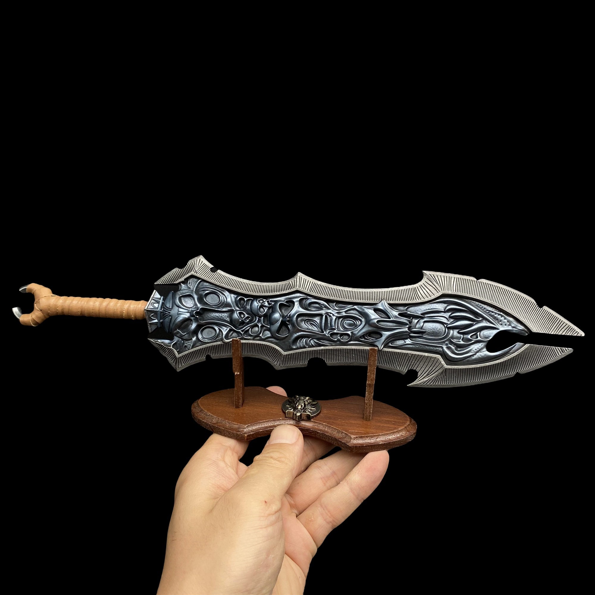 Chaoseater Greatsword Metal Replica 1/6 Scale - Tophatter Daily Deals