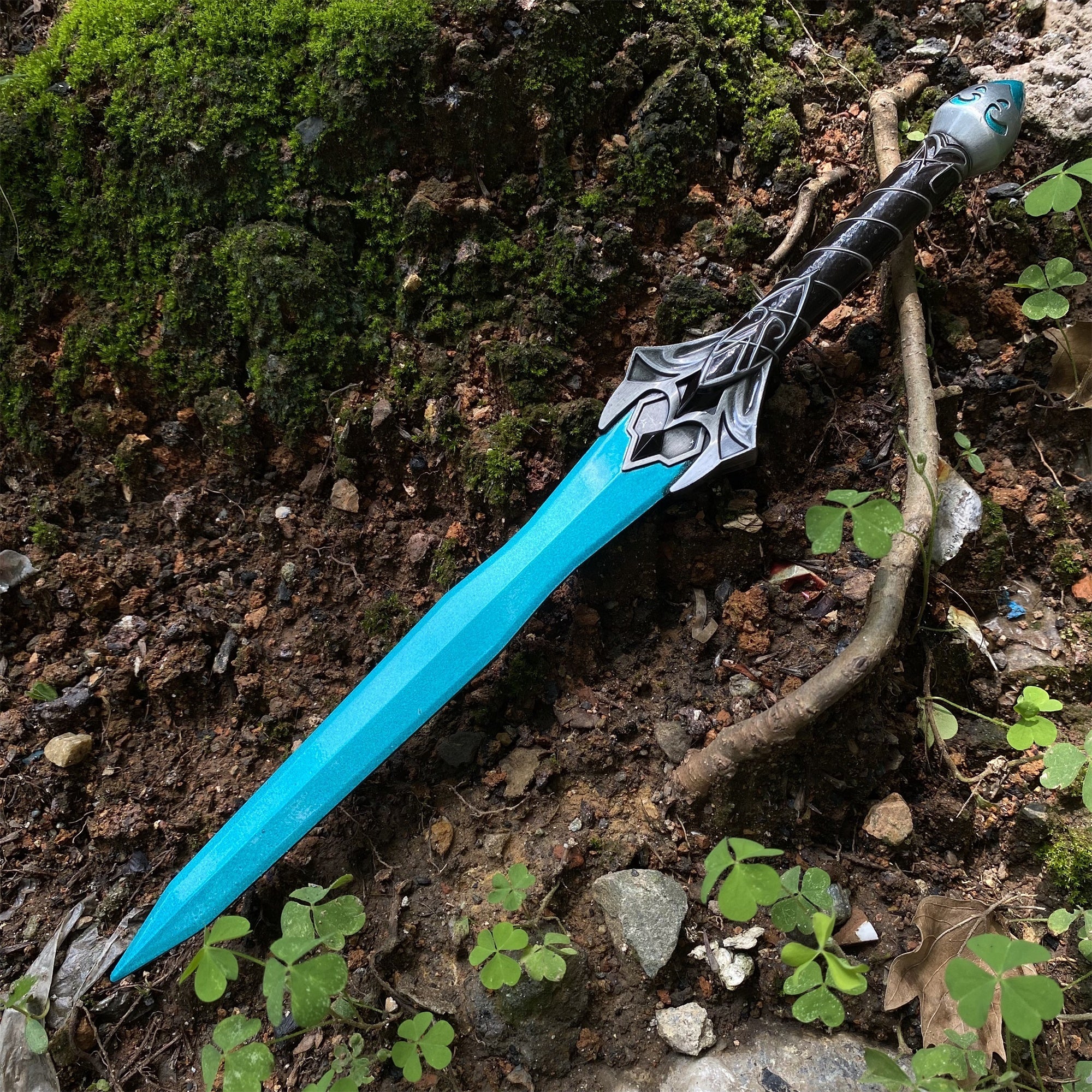 Chillrend Sword 1/2 Scale Metal Meplica Decoration - Tophatter Daily Deals