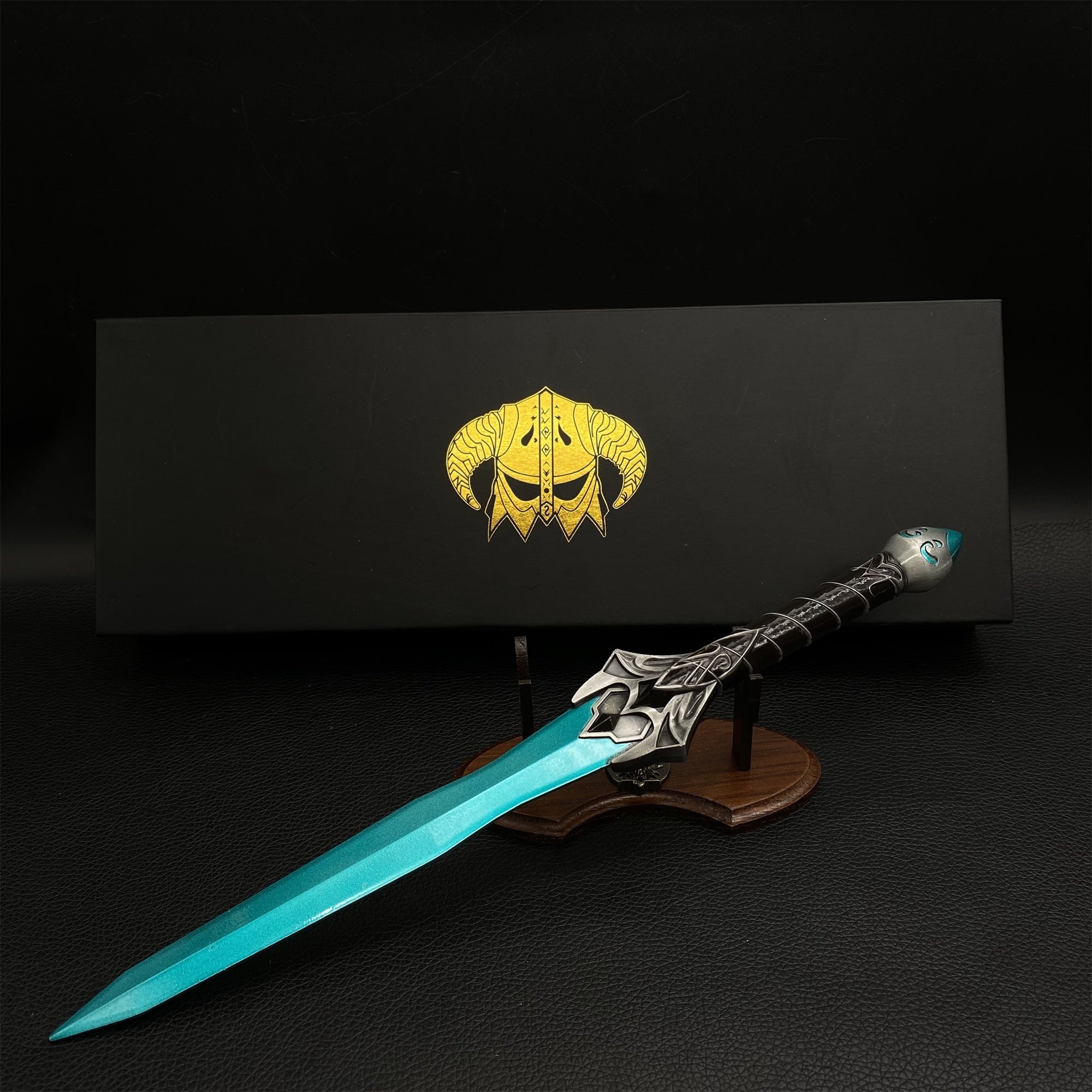 Chillrend Sword 1/2 Scale Metal Meplica Decoration - Tophatter Daily Deals