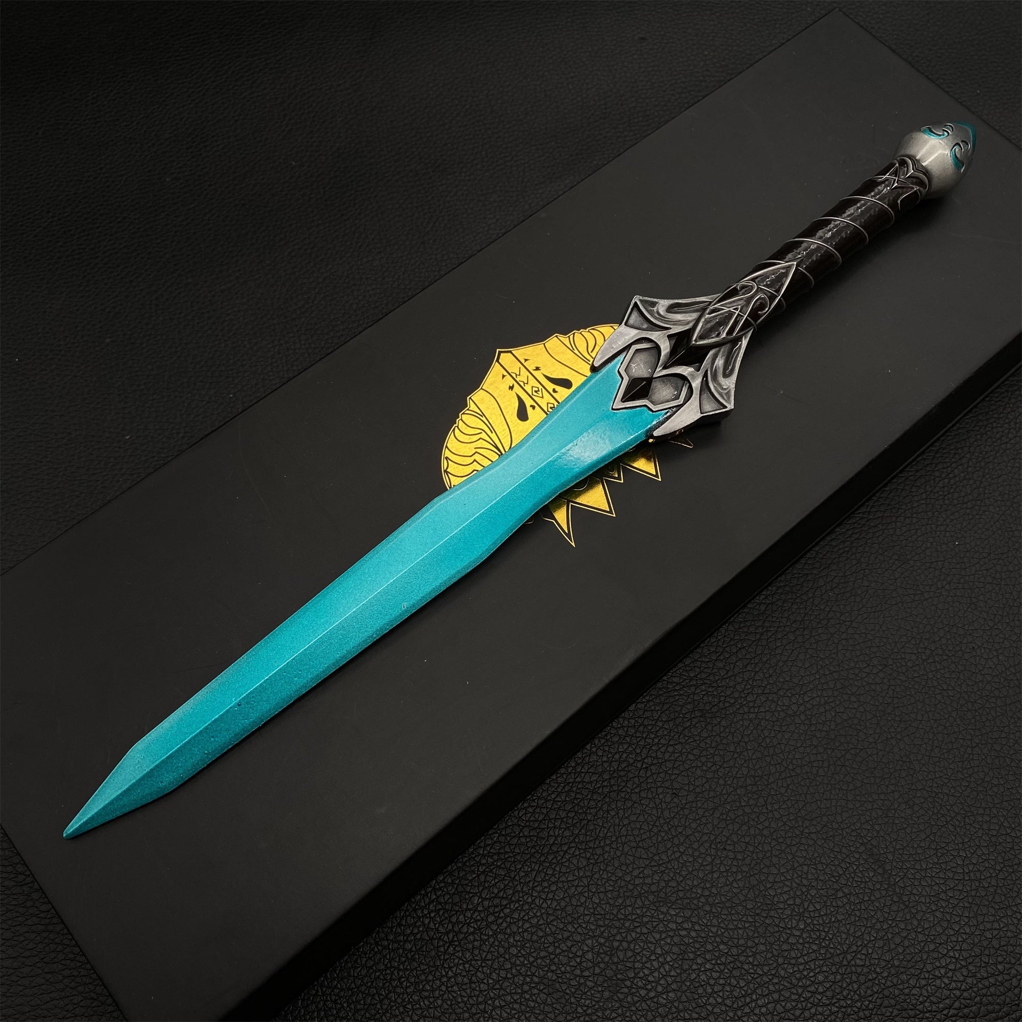 Chillrend Sword 1/2 Scale Metal Meplica Decoration - Tophatter Daily Deals