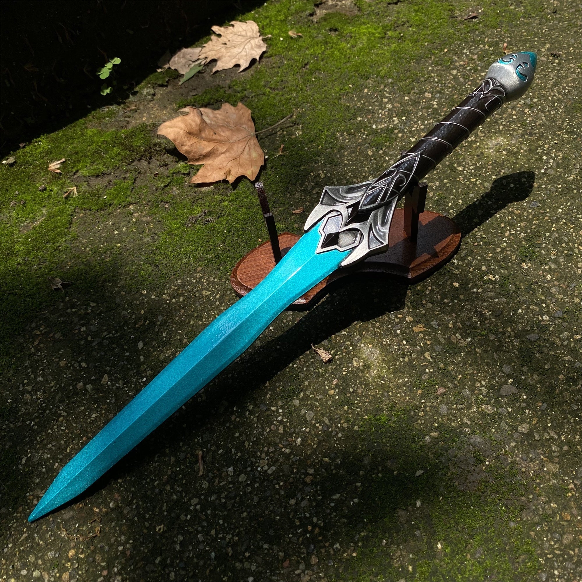 Chillrend Sword 1/2 Scale Metal Meplica Decoration - Tophatter Daily Deals