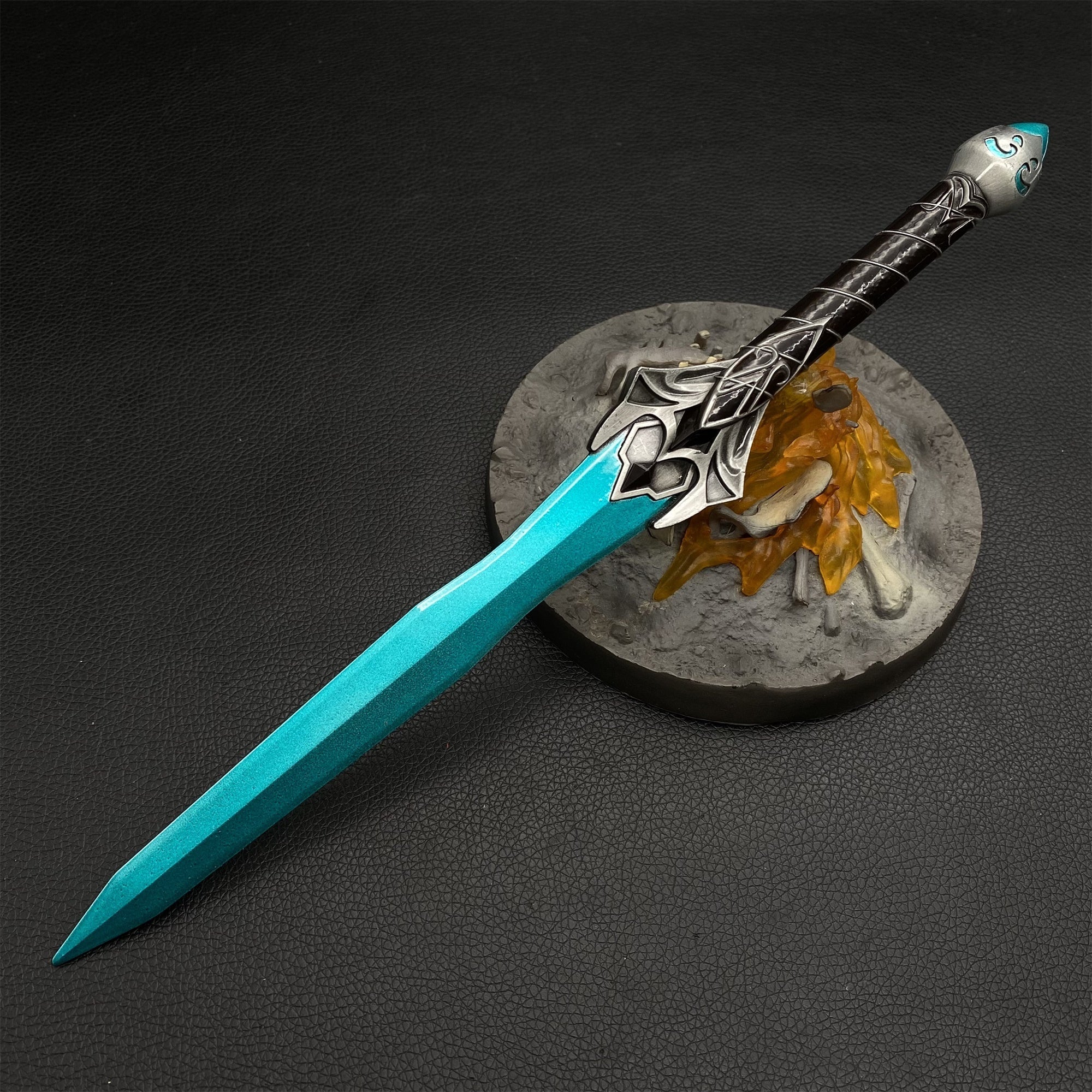 Chillrend Sword 1/2 Scale Metal Meplica Decoration - Tophatter Daily Deals