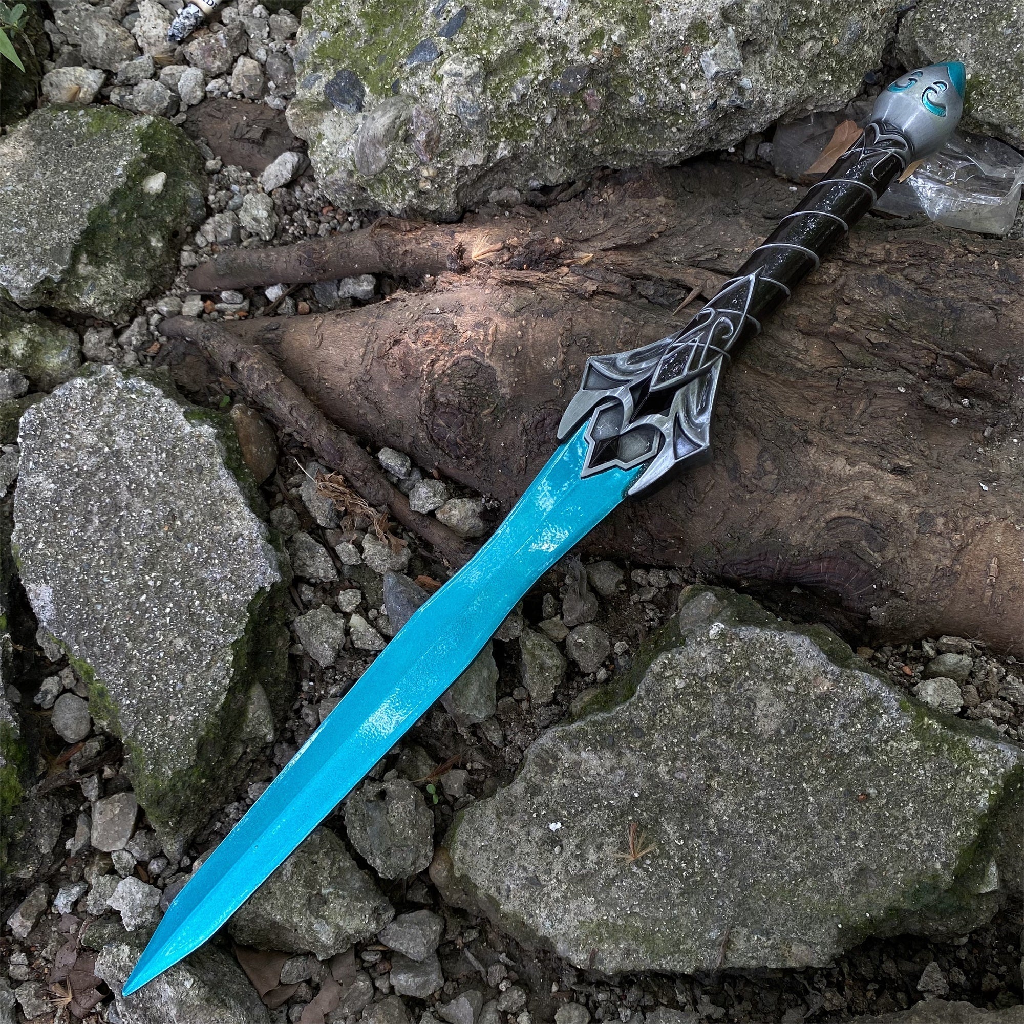 Chillrend Sword 1/2 Scale Metal Meplica Decoration - Tophatter Daily Deals