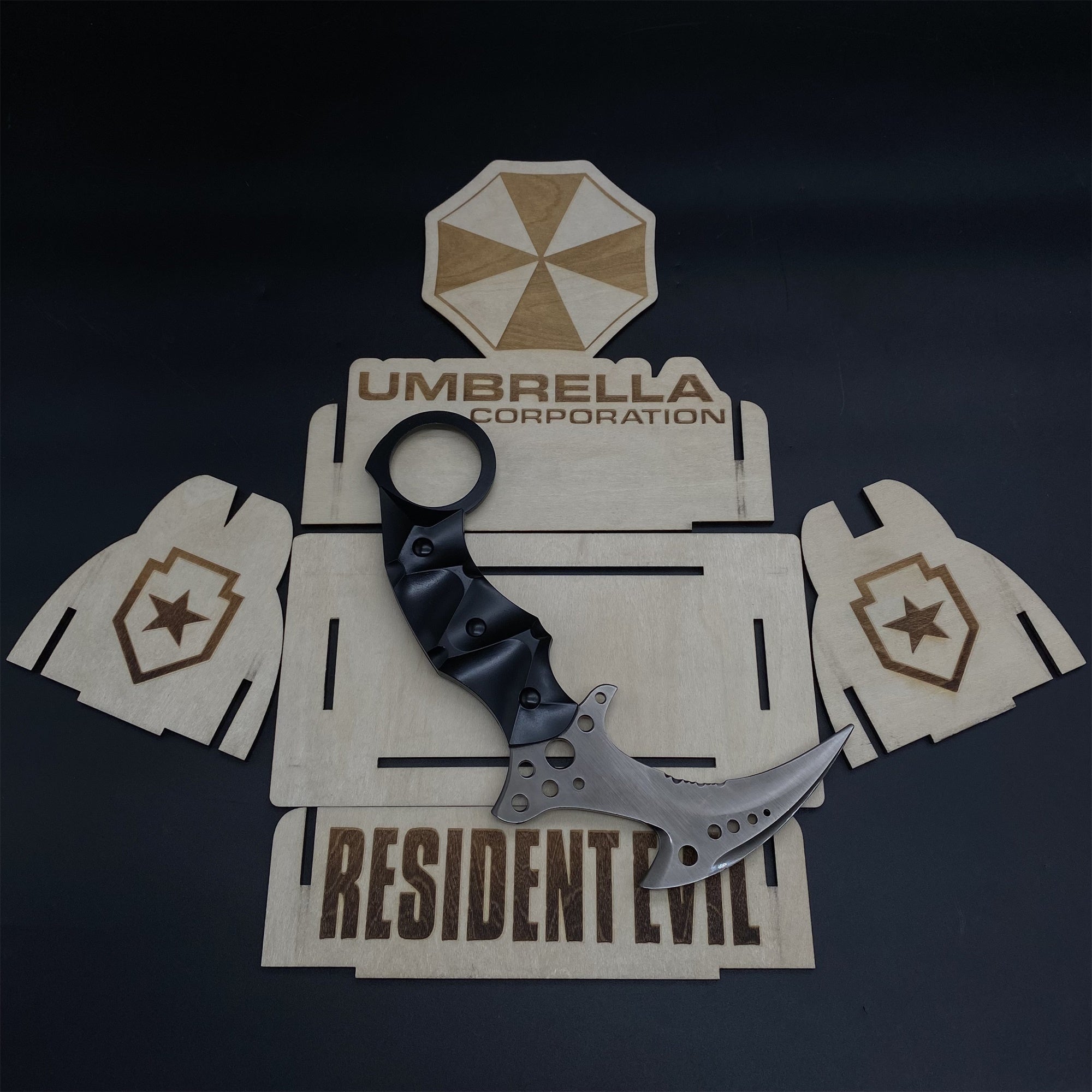 Re8 Chris Karambit Blunt Blade Metal Replica - Tophatter Daily Deals