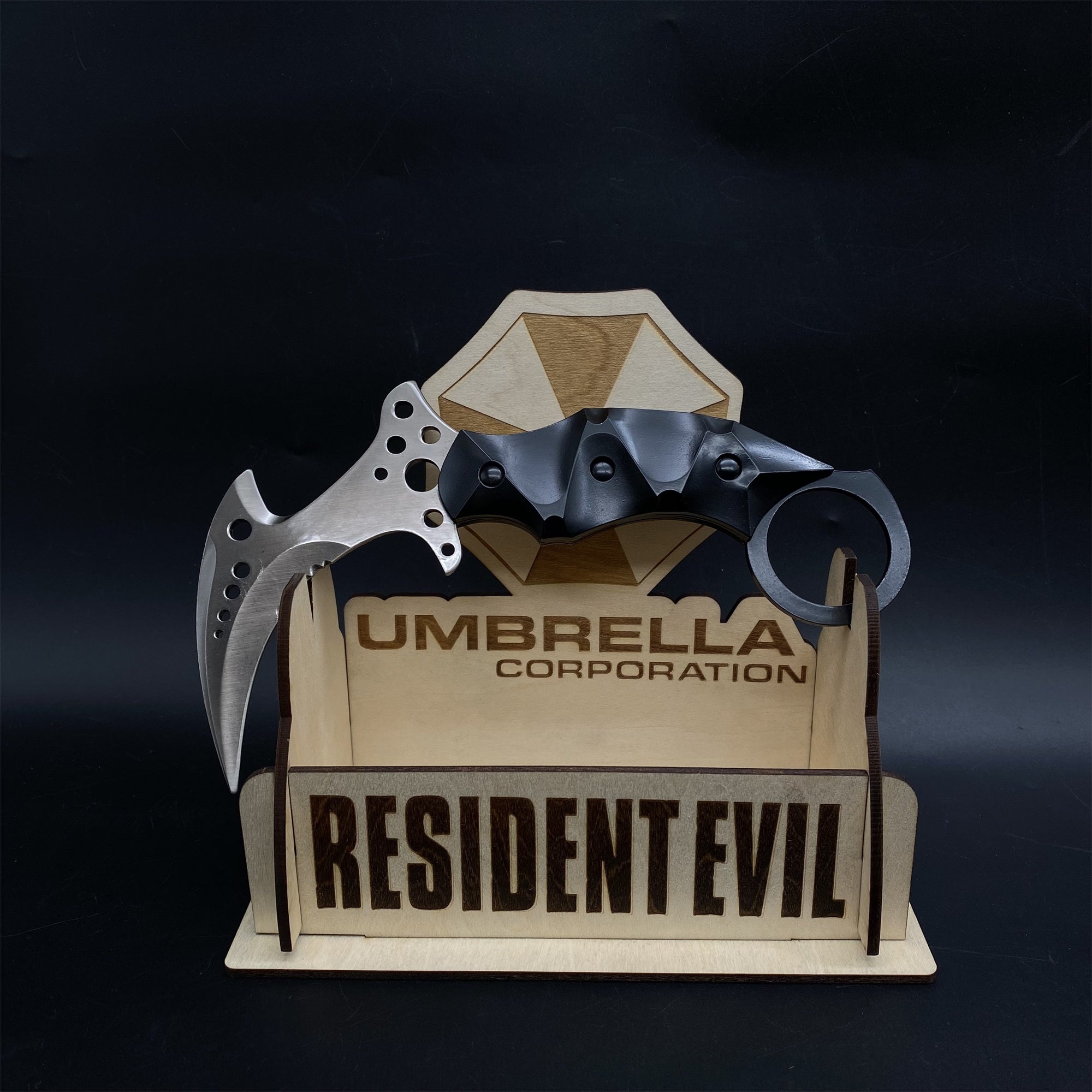 Re8 Chris Karambit Blunt Blade Metal Replica - Tophatter Daily Deals