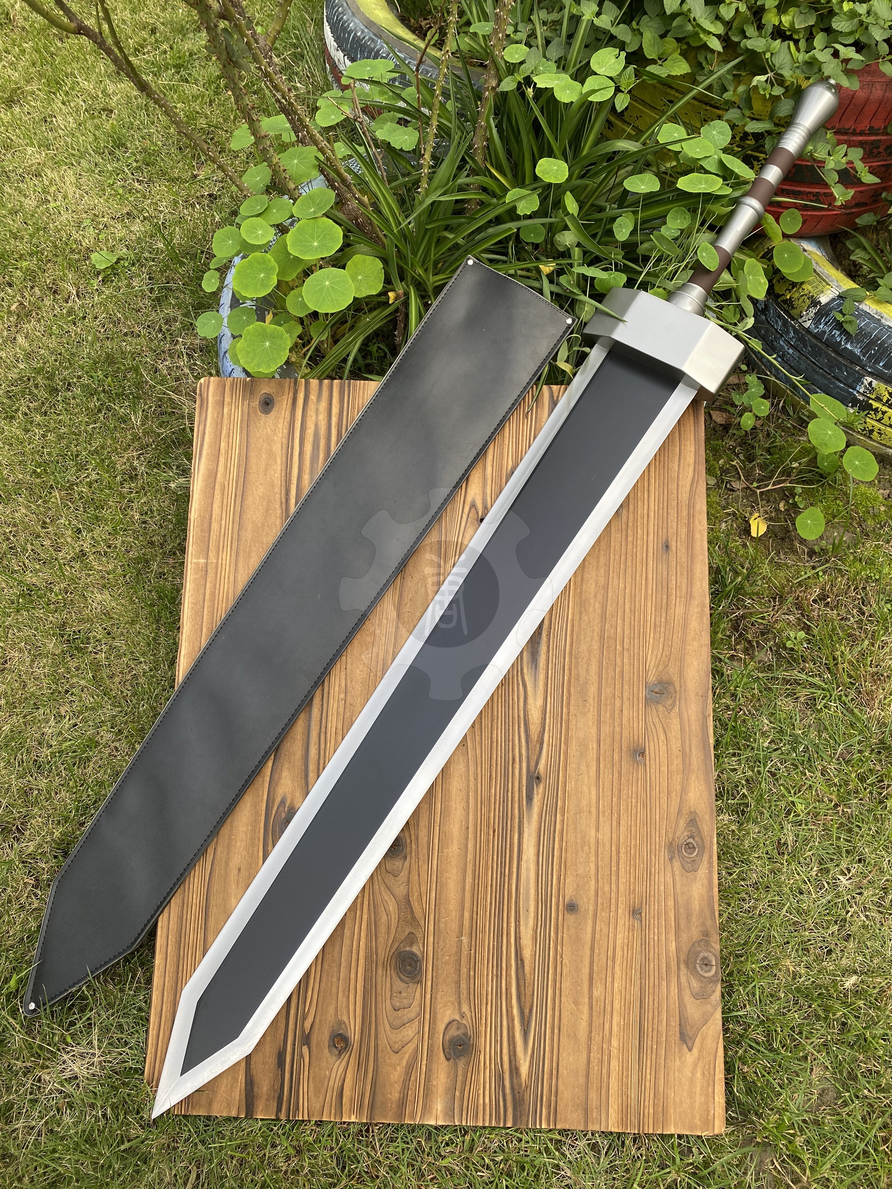 ER Game Classical Greatsword Life-Size Metal Replica - Tophatter Daily Deals