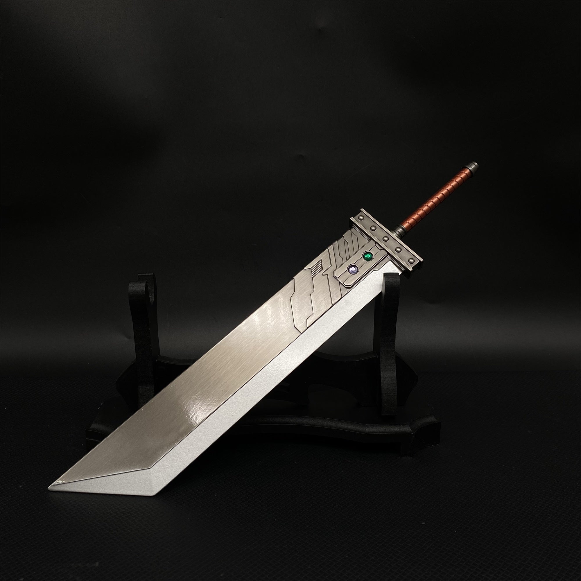 Cloud's Buster Sword FF Gamer Desk Decoration - Tophatter Daily Deals