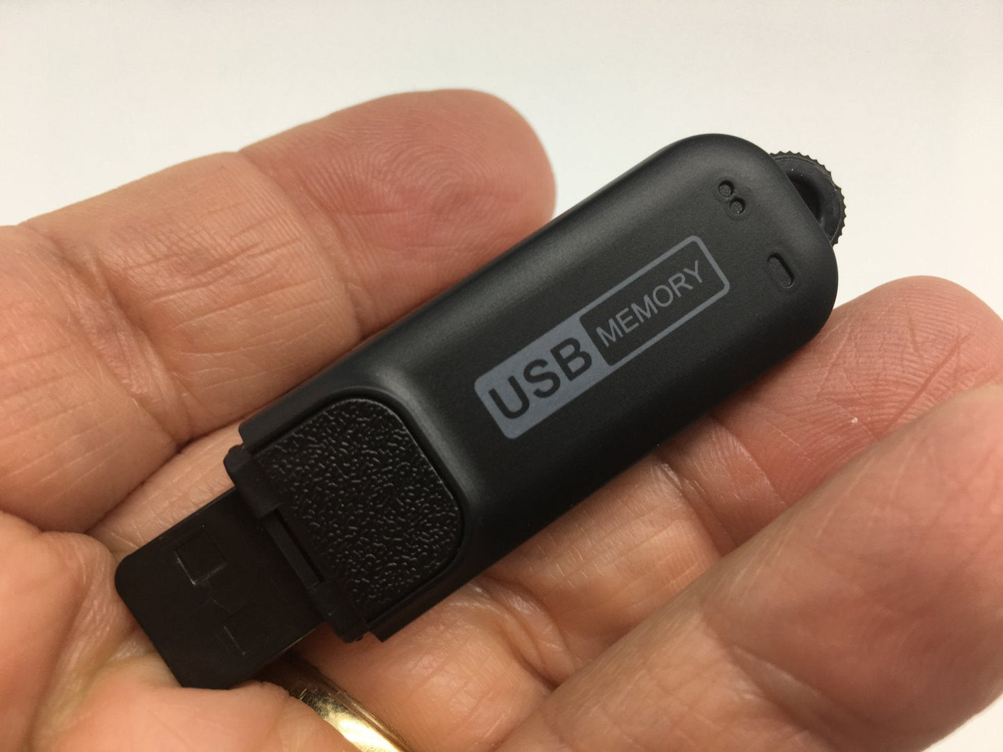USB Stick Voice Recorder(18HRS CONTINUOUS RECORDING)- VOS (VOICE OPERATING SYSTEM) - Tophatter Daily Deals
