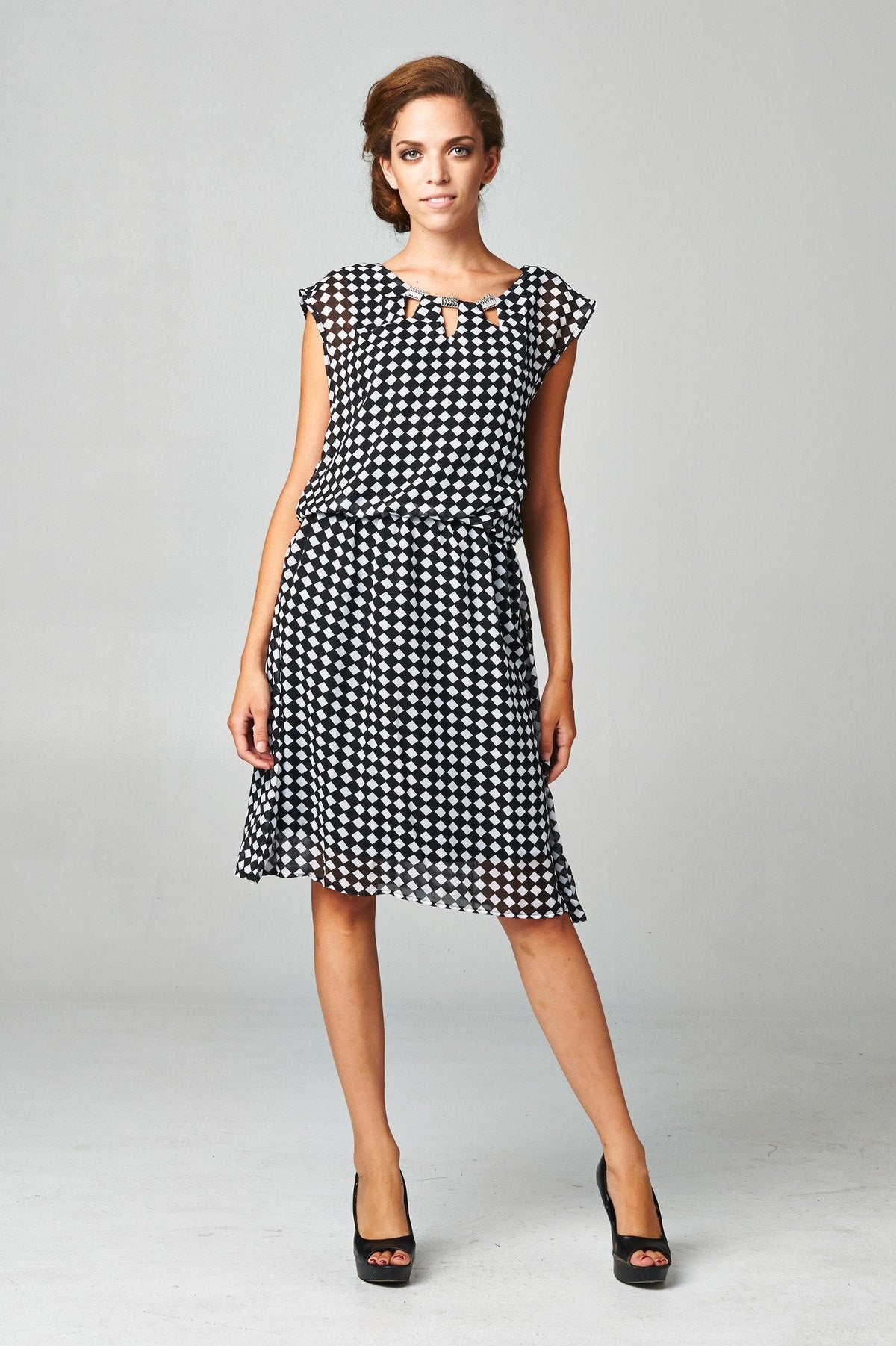 Women's Printed Chiffon Blouson Dress with Neck Trim Black White 023006 Dresses / Midi - Tophatter Daily Deals