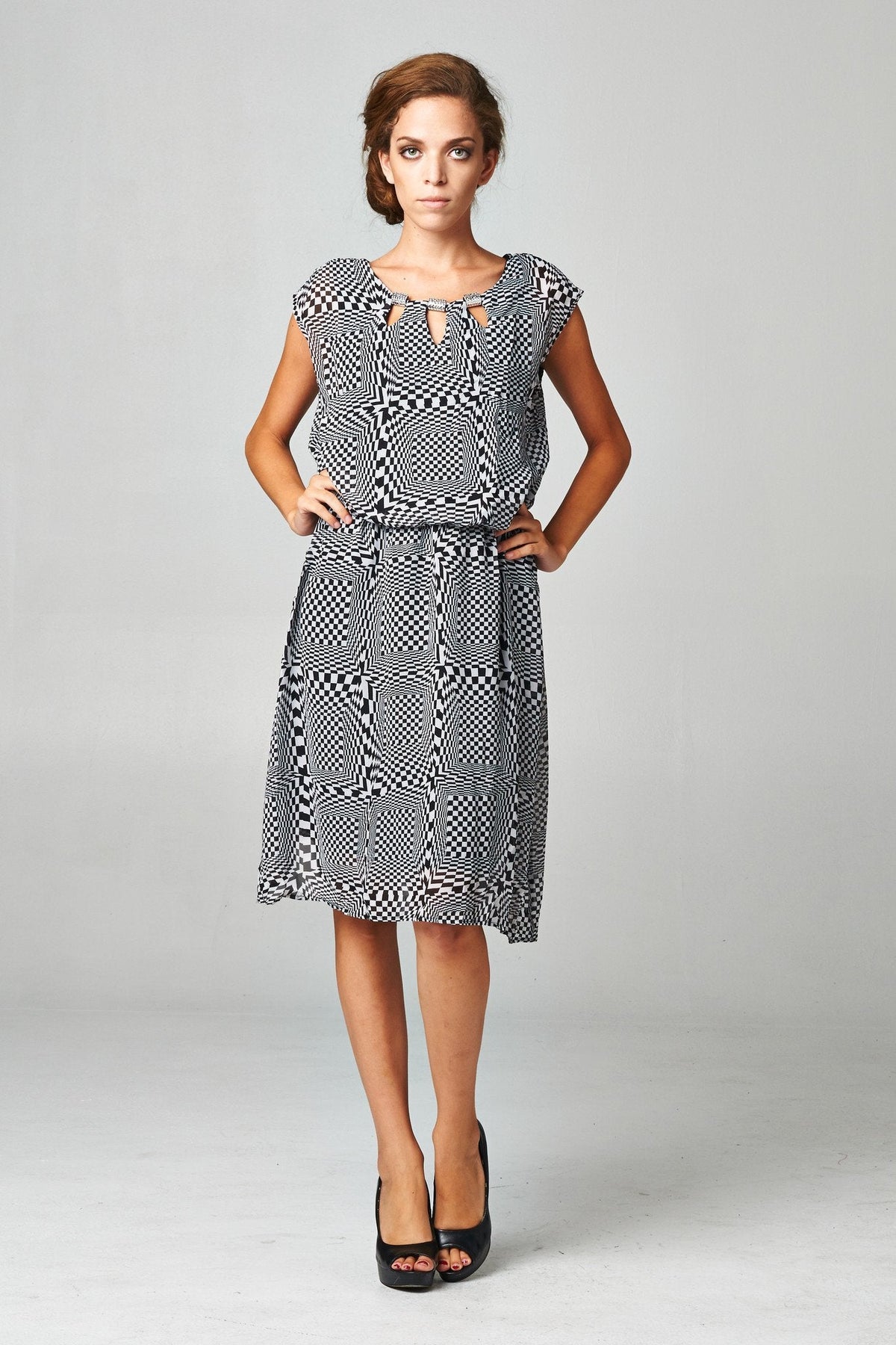 Women's Printed Chiffon Blouson Dress with Neck Trim Black White 031404 Dresses / Midi - Tophatter Daily Deals