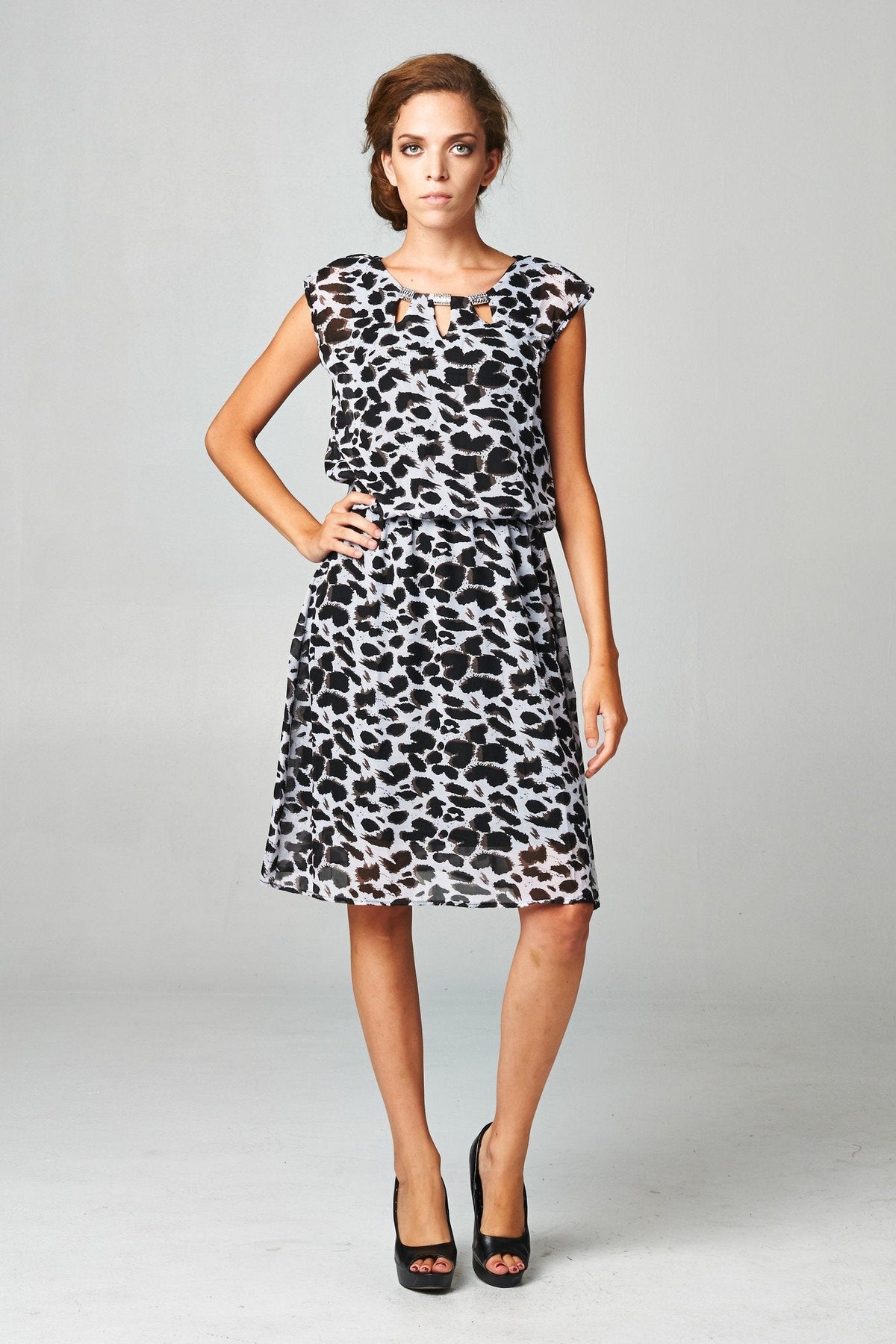 Women's Printed Chiffon Blouson Dress with Neck Trim Black White 02 Dresses / Midi - Tophatter Daily Deals