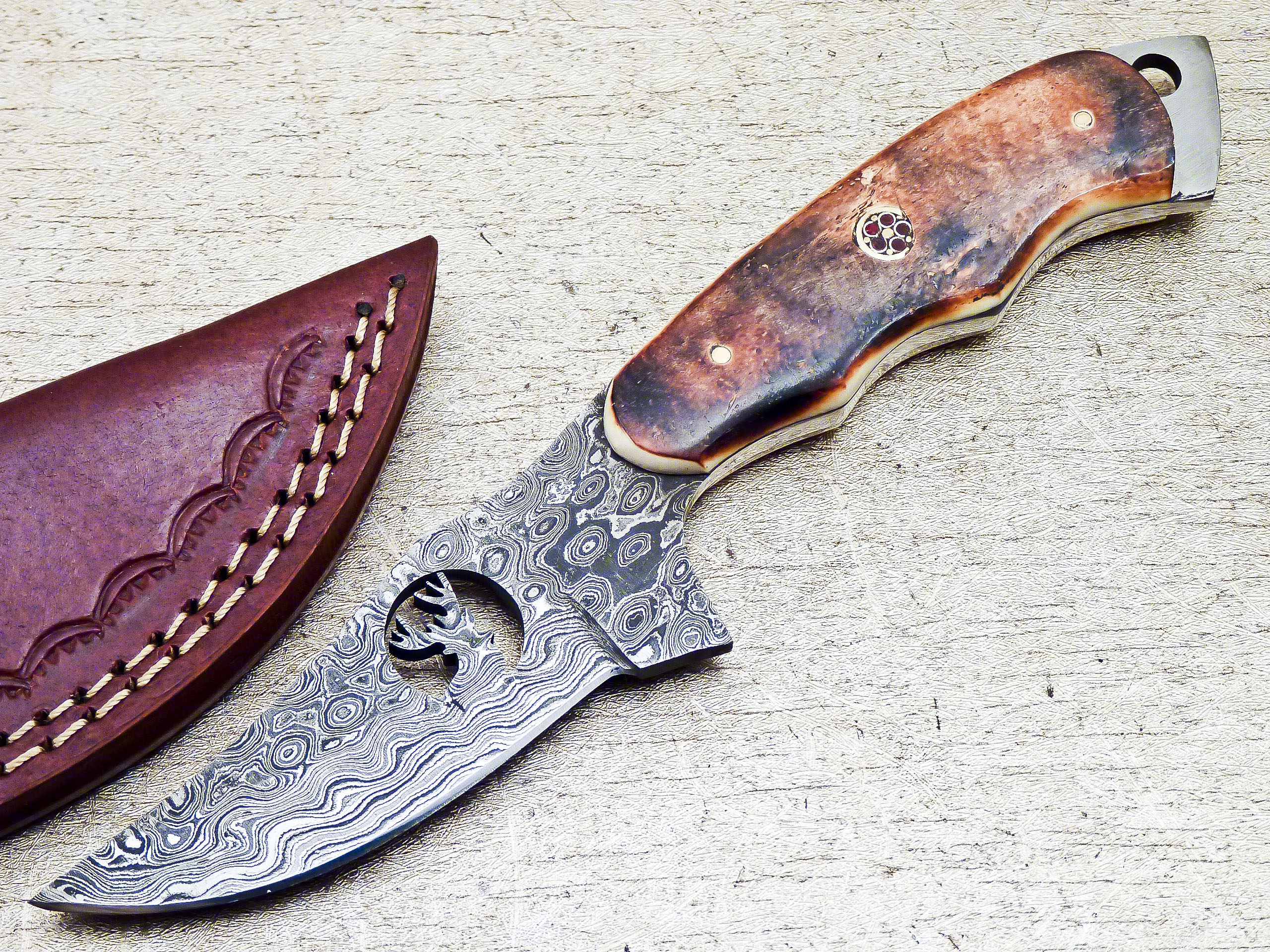 Damascus Steel Custom Handmade Hunting Skinning Knife 8.25" - Tophatter's Inc. Weapons Store Online Collectible Weapons - Tophatter Daily Deals