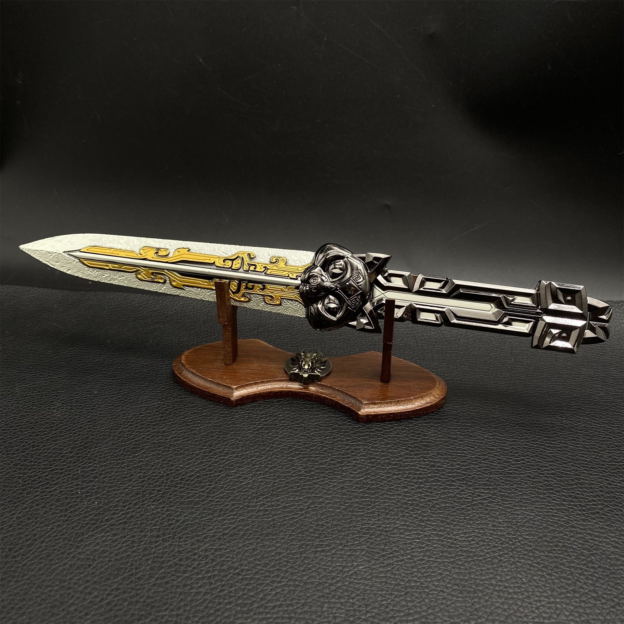 D-force Hackclaw Inky Reflections Throwing Knife Metal Replica With Stand - Tophatter Daily Deals