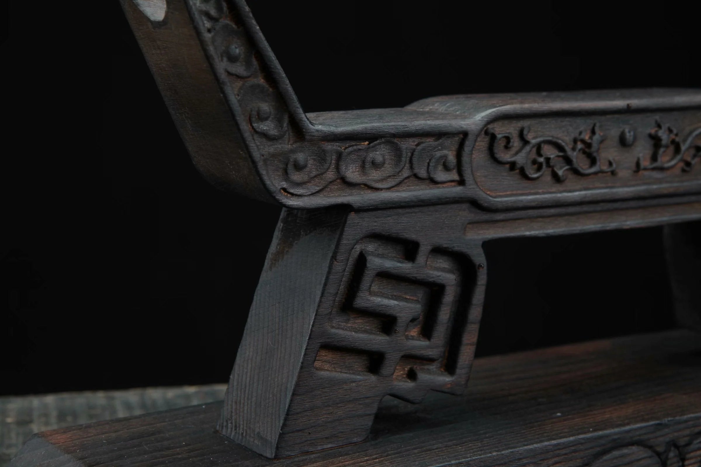 Double Dragon Sword Rack - Tophatter Daily Deals