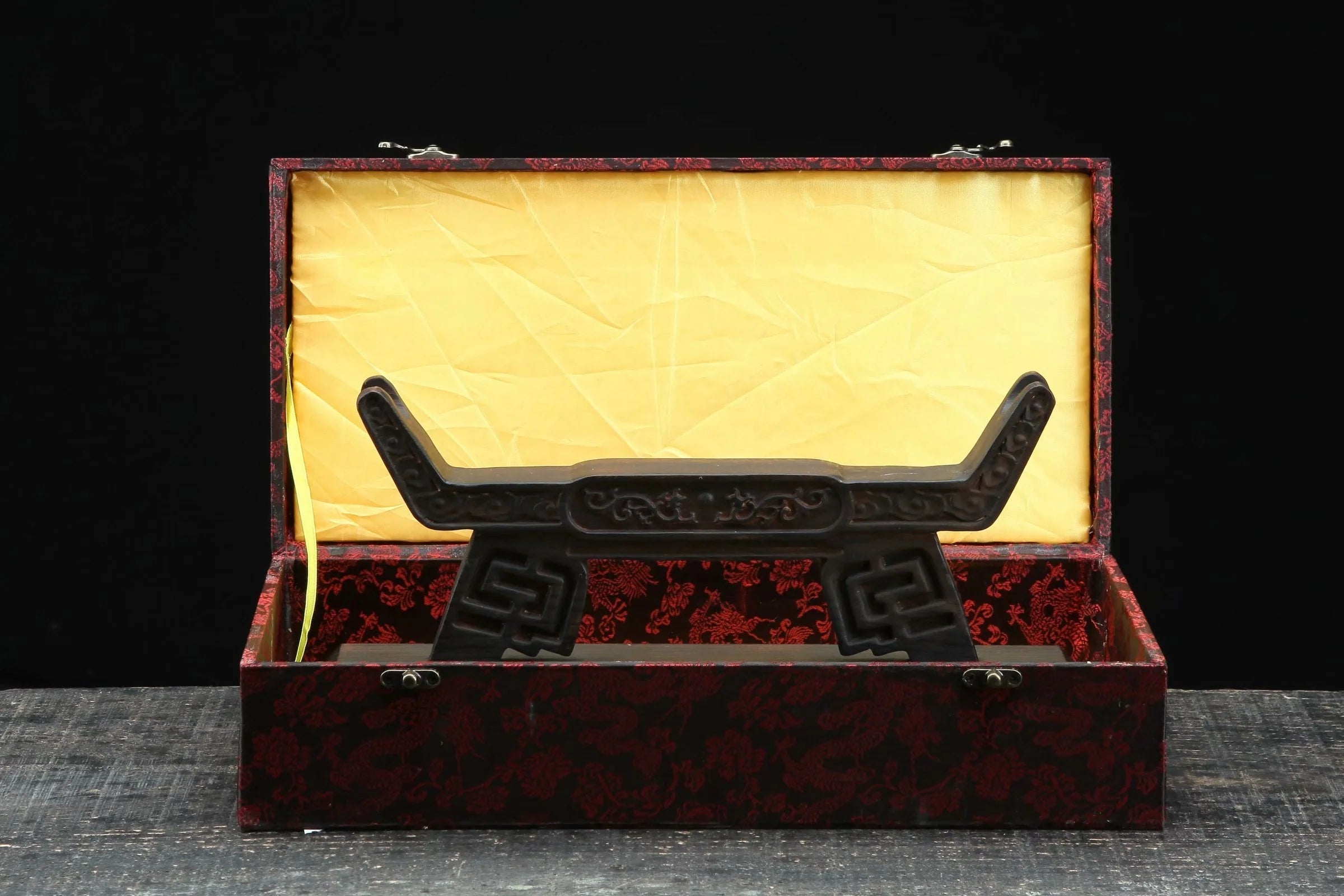 Double Dragon Sword Rack - Tophatter Daily Deals