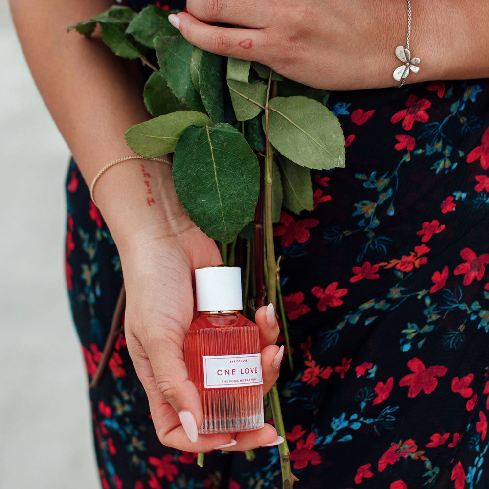 One Love Pheromone Body Spray (50ml) – Attract Him Fragrance for Women > Essentials > Aphrodisiacs - Tophatter Daily Deals