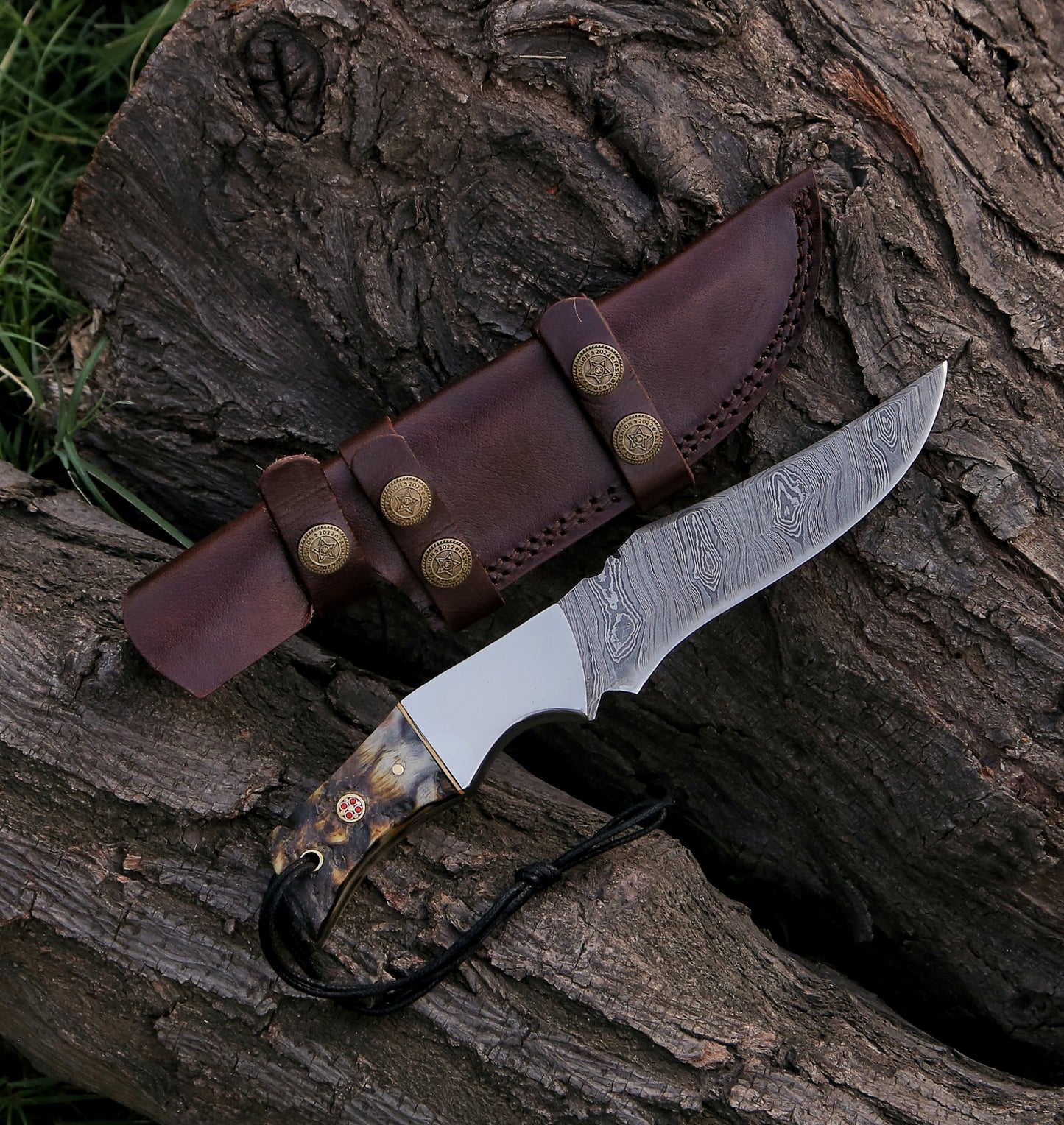 9.57" Damascus Steel Custom Handmade Horn Handle Hunting Knife - TOPHATTER'S ARMORY DEALS Collectible Weapons - Tophatter Daily Deals