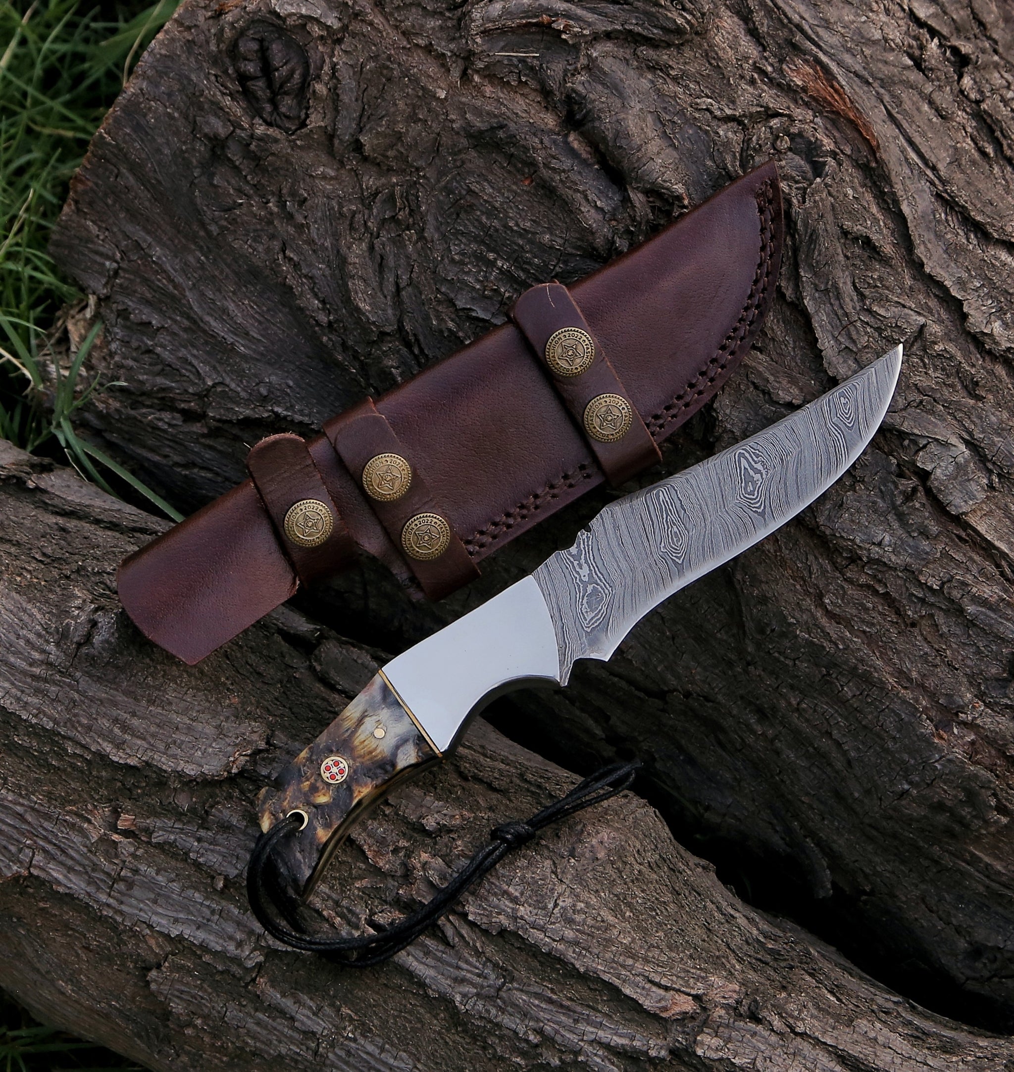 9.57" Damascus Steel Custom Handmade Horn Handle Hunting Knife - TOPHATTER'S ARMORY DEALS Collectible Weapons - Tophatter Daily Deals