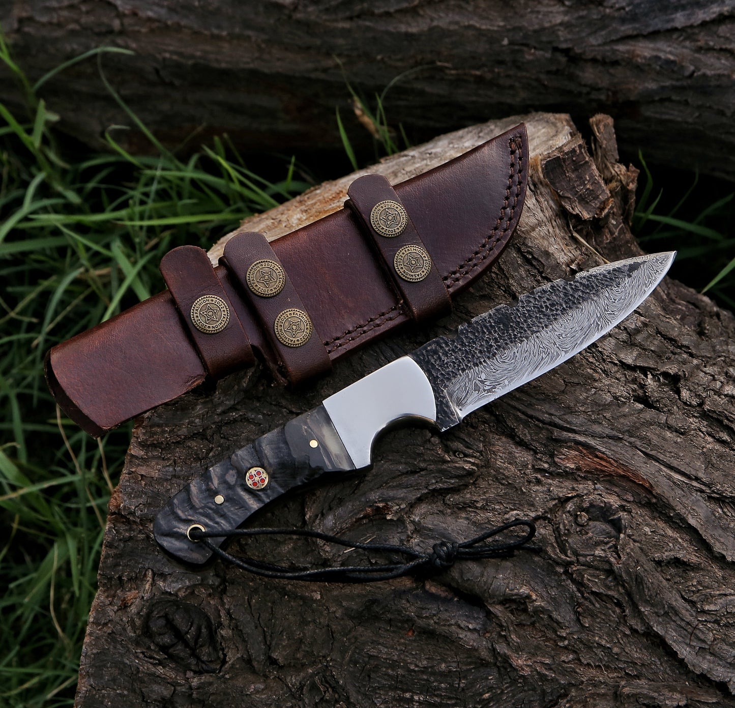 9.2" Damascus Steel Custom Handmade Horn Handle Hunting Skinning Knife - TOPHATTER'S ARMORY DEALS Collectible Weapons - Tophatter Daily Deals