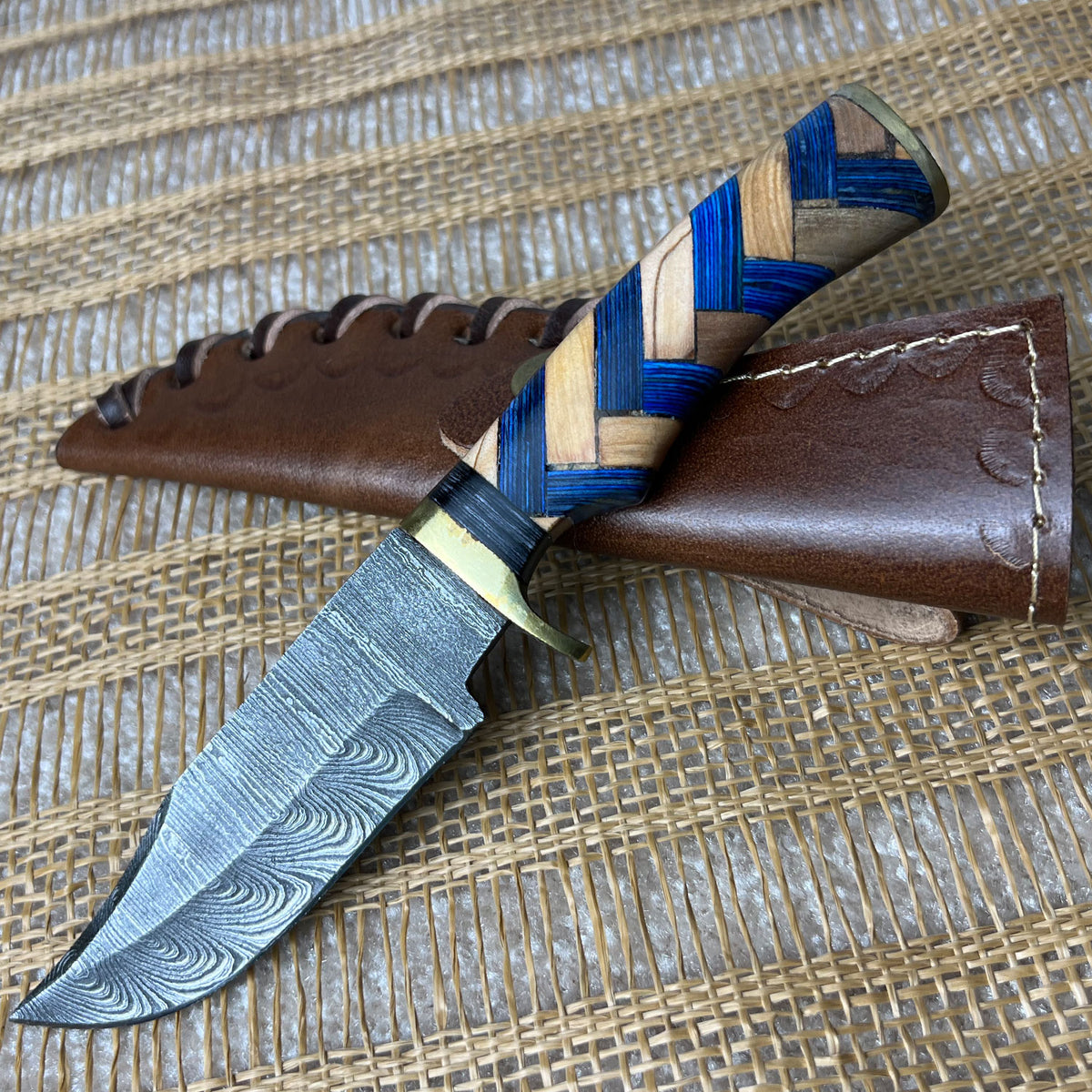Damascus Steel Custom Handmade Hunting Knife 7.5" - Tophatter's Guns'N'Weapons Store Collectible Weapons - Tophatter Daily Deals