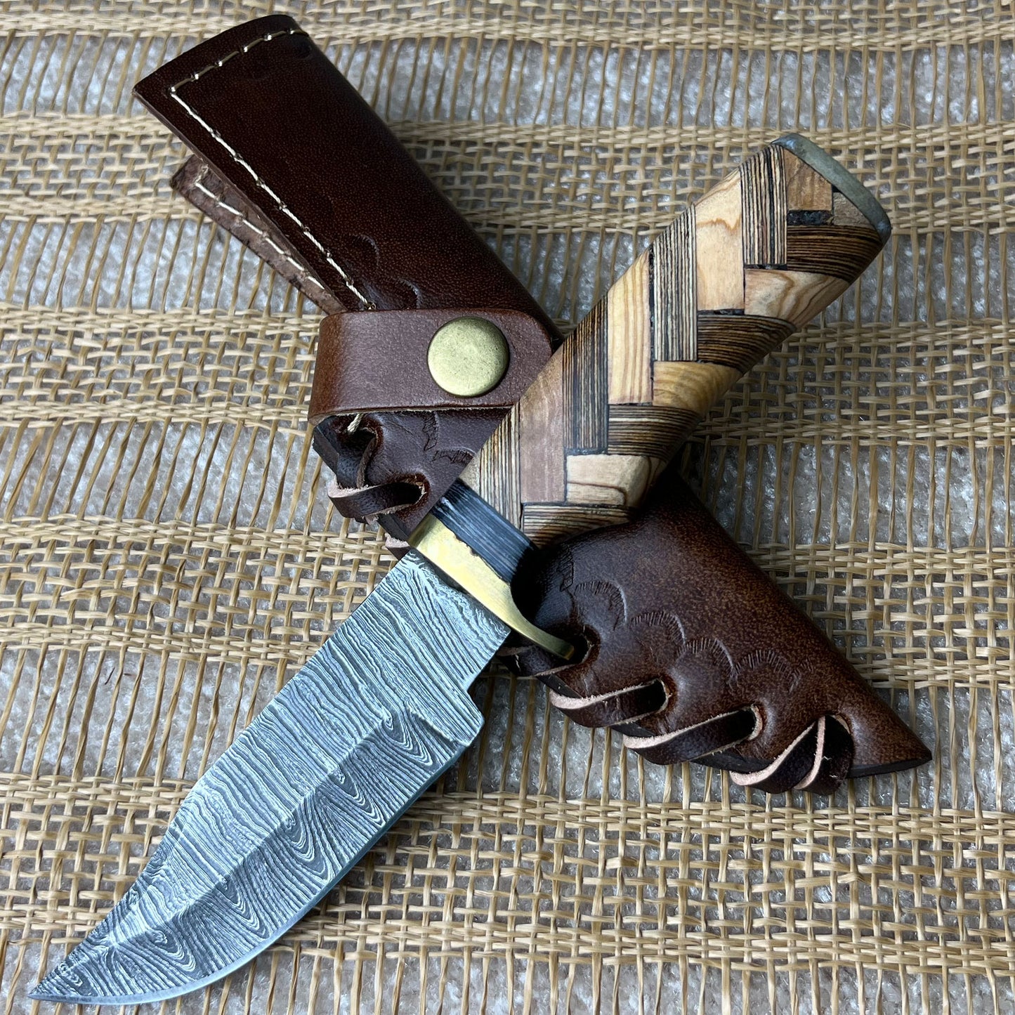 7.5" Damascus Steel Custom Handmade Hunting Knife - TOPHATTER'S ARMORY DEALS Collectible Weapons - Tophatter Daily Deals