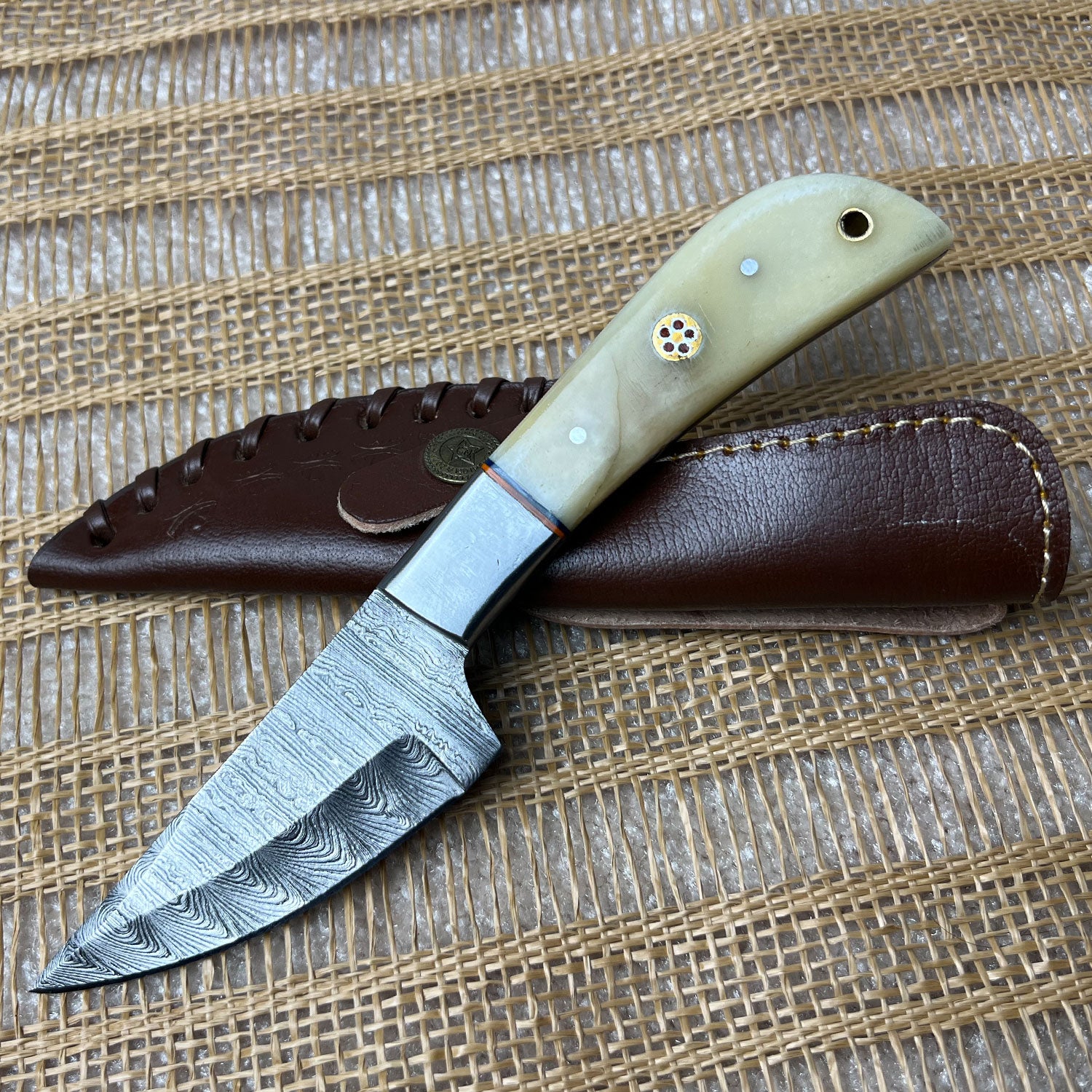 Damascus Steel Custom Handmade Hunting Skinning Knife 8" - Tophatter's Guns'N'Weapons Store - FREE SHIPPING Collectible Weapons - Tophatter Daily Deals