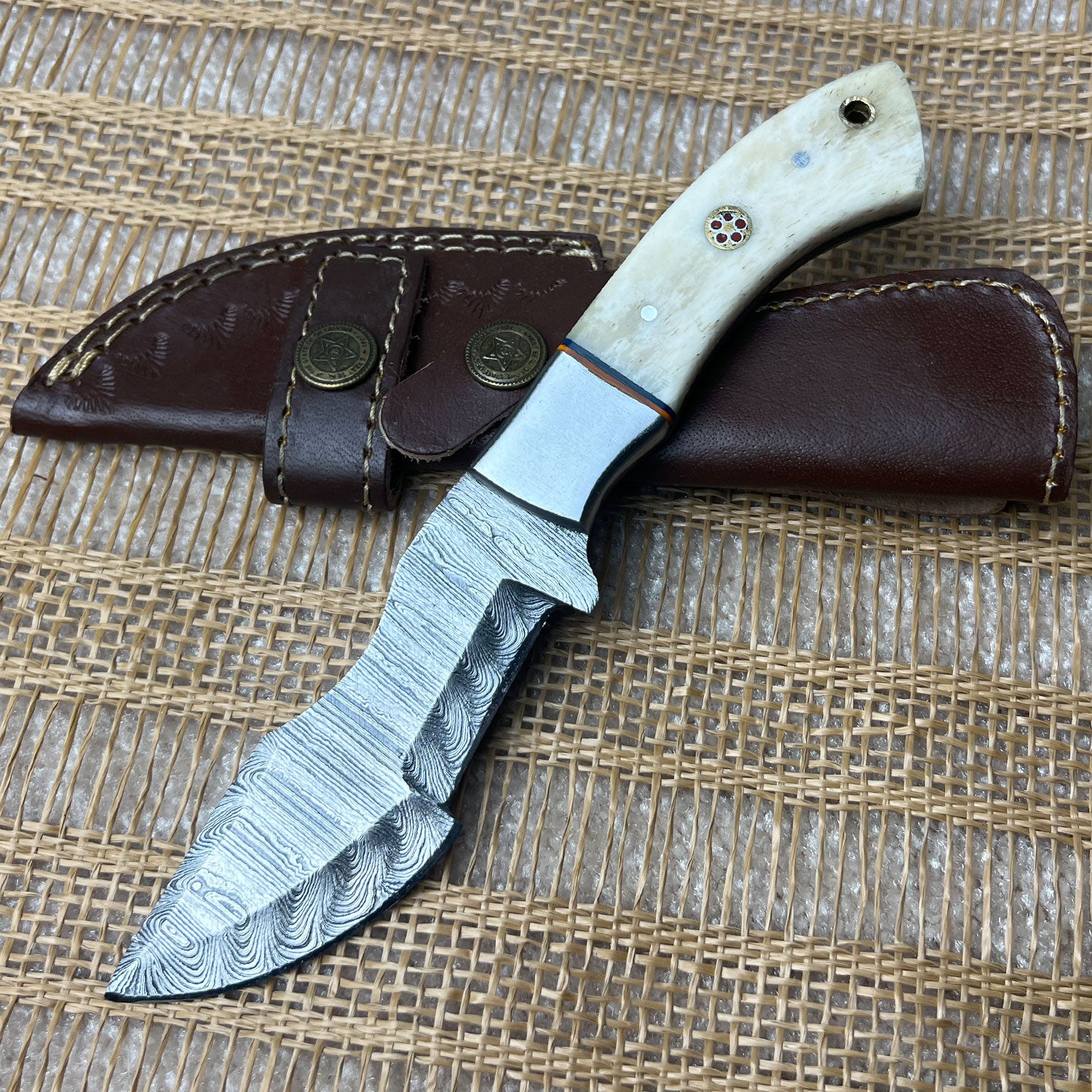 Damascus Steel Custom Handmade Hunting Tracker Knife 8" - TOPHATTER'S ARMORY DEALS Collectible Weapons - Tophatter Daily Deals
