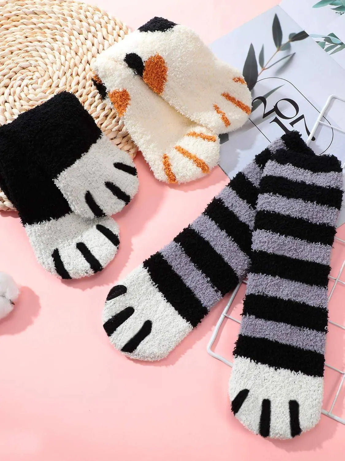 Fluffy Cat Paw Socks - Winter Edition - Tophatter Daily Deals