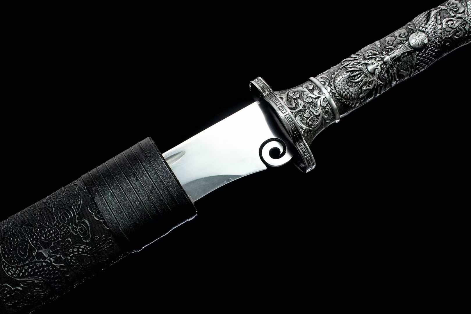Four Beasts - Xuanbing Bull Tail Knife - Tophatter Daily Deals