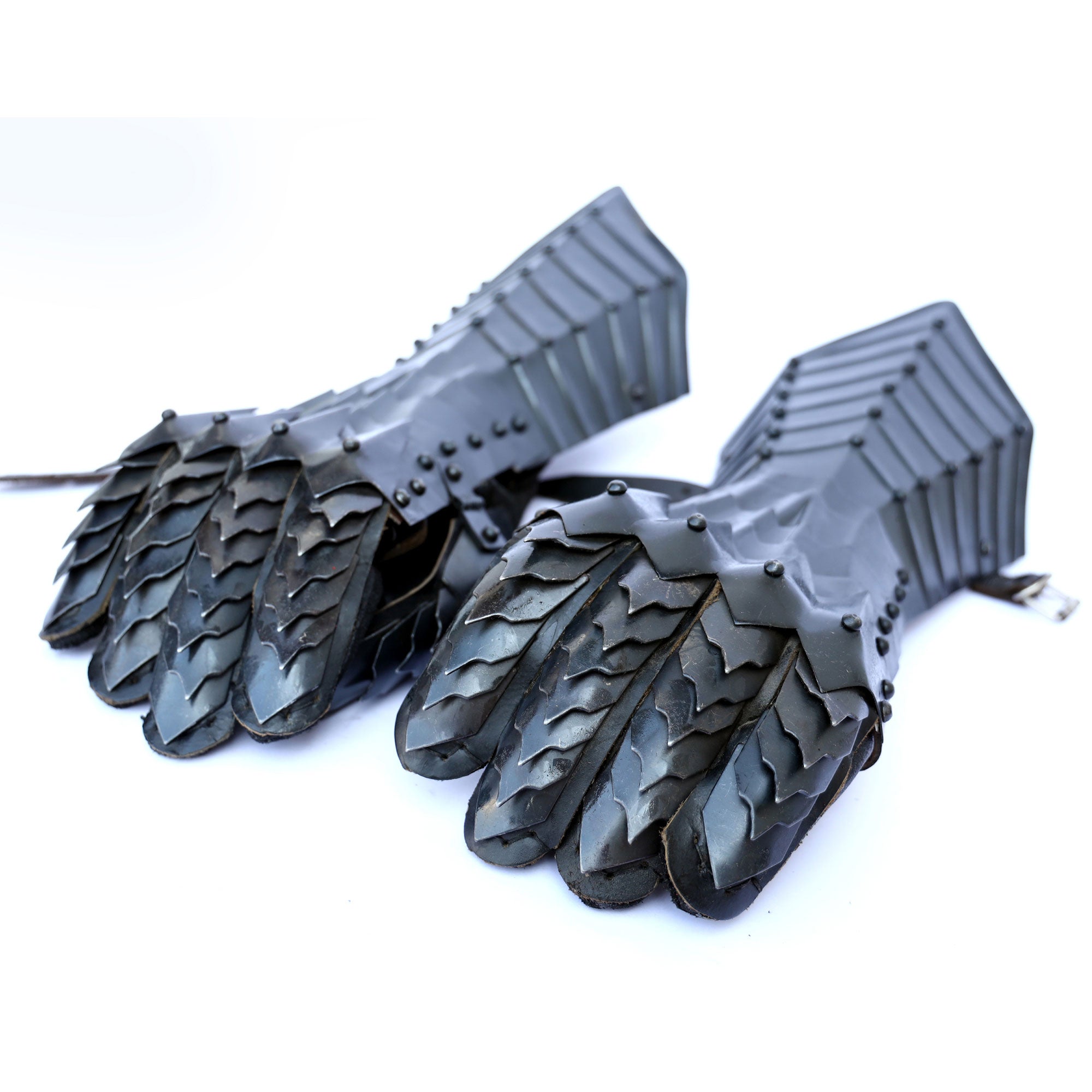 Medieval Gothic Black Riders Fantasy Gauntlets - Tophatter's Guns'N'Weapons Store Collectible Weapons - Tophatter Daily Deals