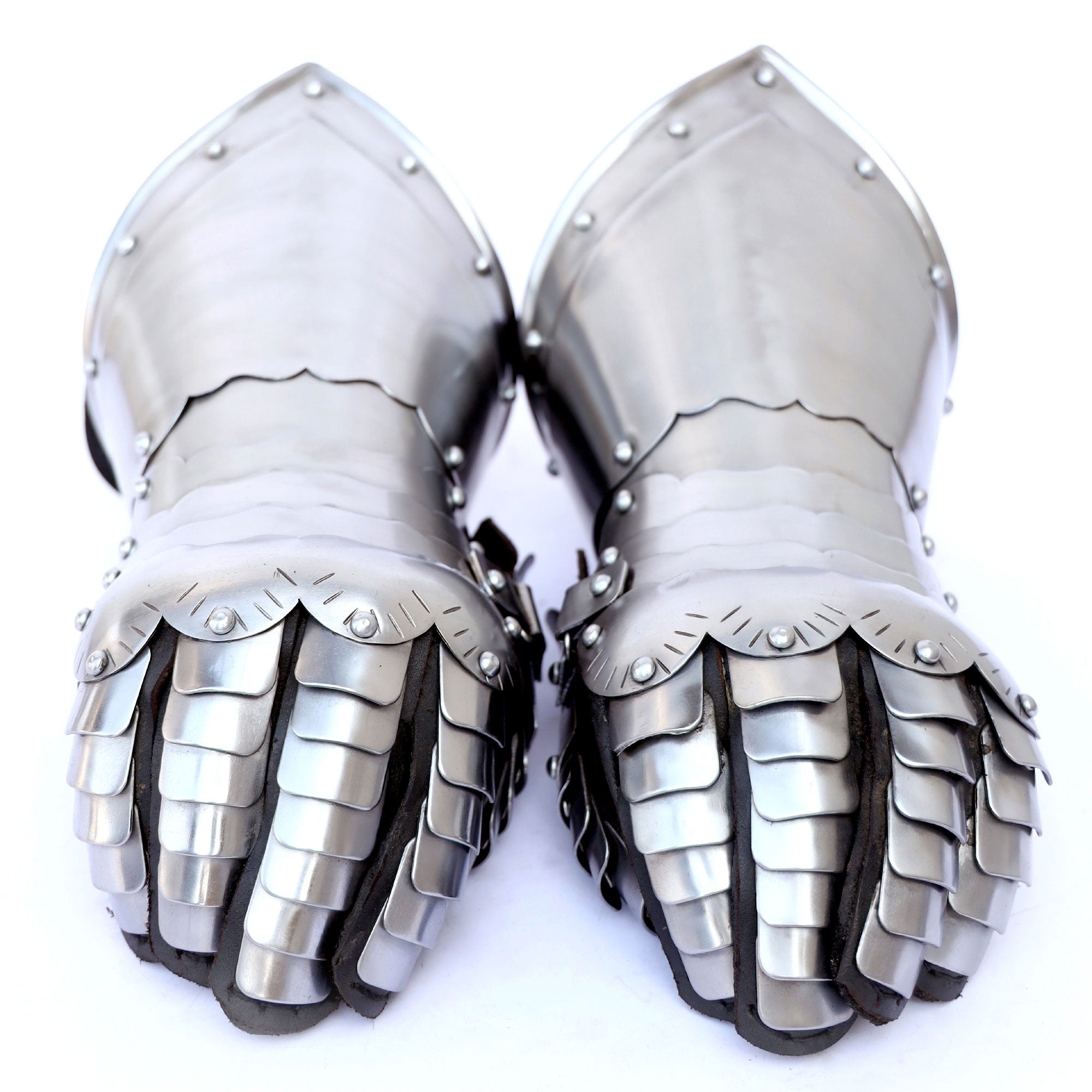 Medieval Knight Gothic Style Functional Armor Gauntlets - Tophatter's Guns'N'Weapons Store Collectible Weapons - Tophatter Daily Deals