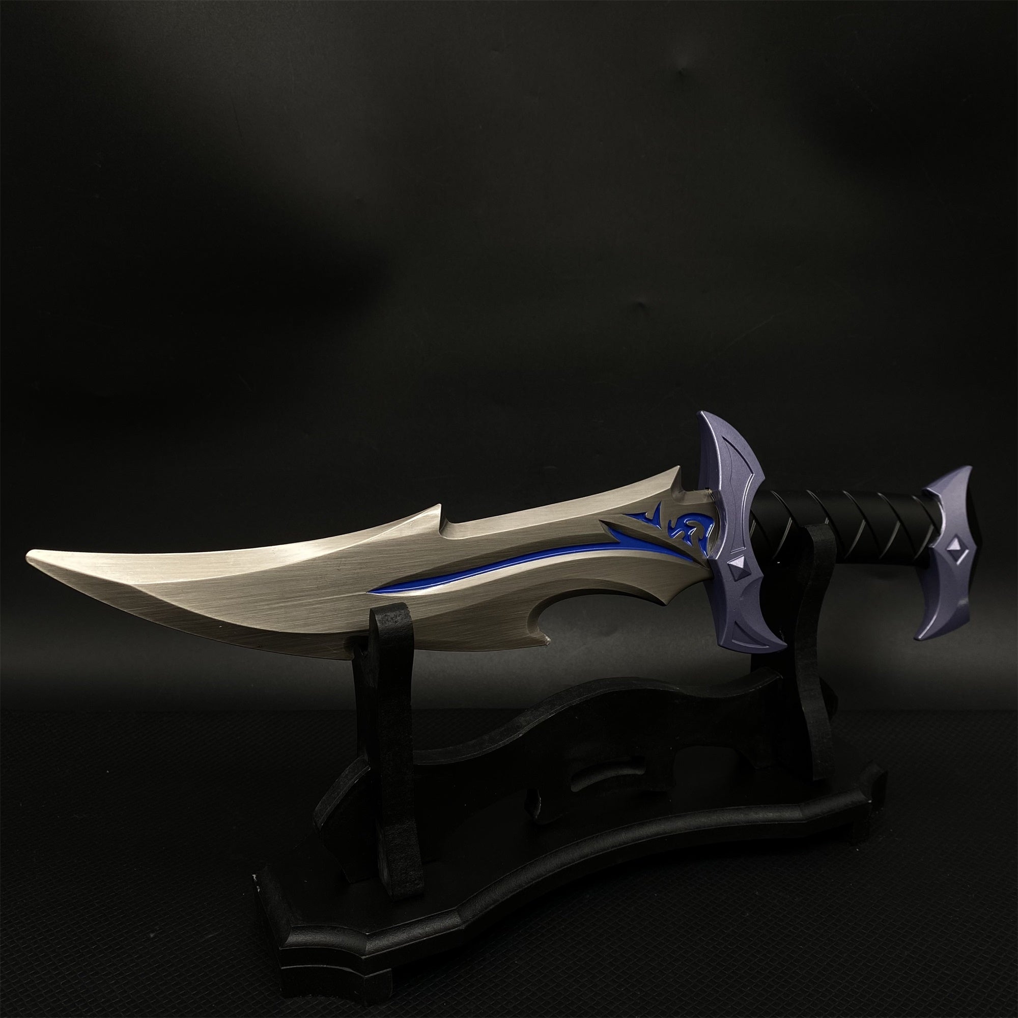 Reaver Knife Metal Blunt Blade Dagger Prop Replica Reaver Knife & Wooden Stand - Tophatter Daily Deals