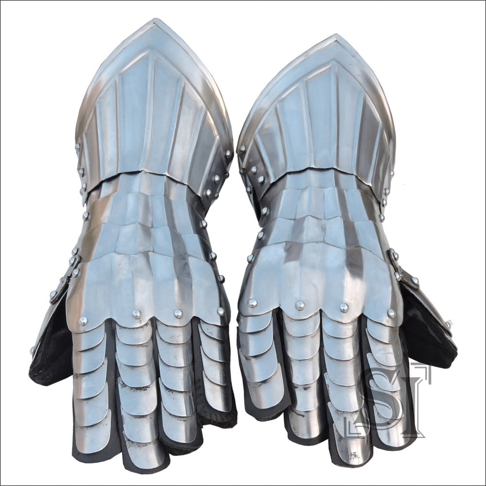 Medieval Knight Gothic Style Functional Articulated Gauntlets - Tophatter's Guns'N'Weapons Store Collectible Weapons - Tophatter Daily Deals