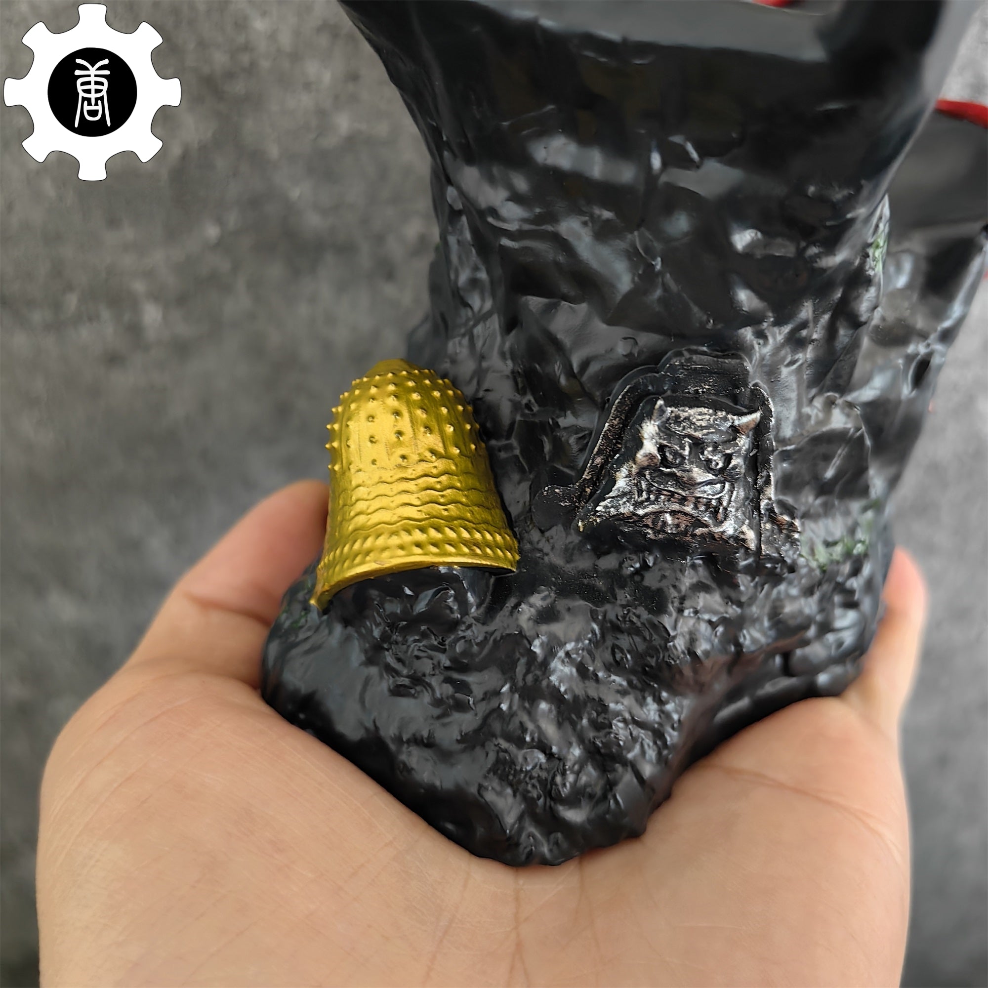 Ghost Oni Samurai Helmet Gaming Controller Stand - Tophatter Daily Deals