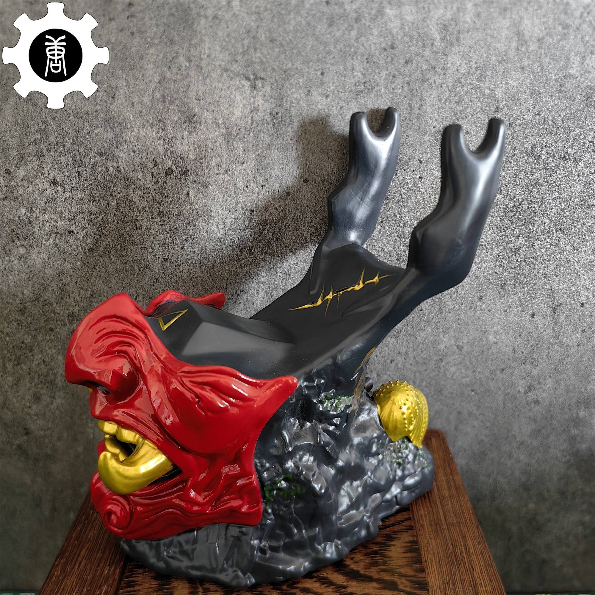 Ghost Oni Samurai Helmet Gaming Controller Stand - Tophatter Daily Deals