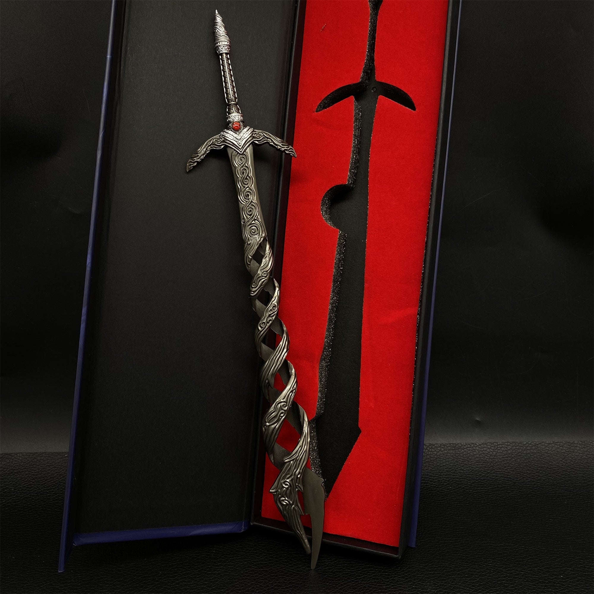 Godslayer's Greatsword Metal Miniature - Tophatter Daily Deals