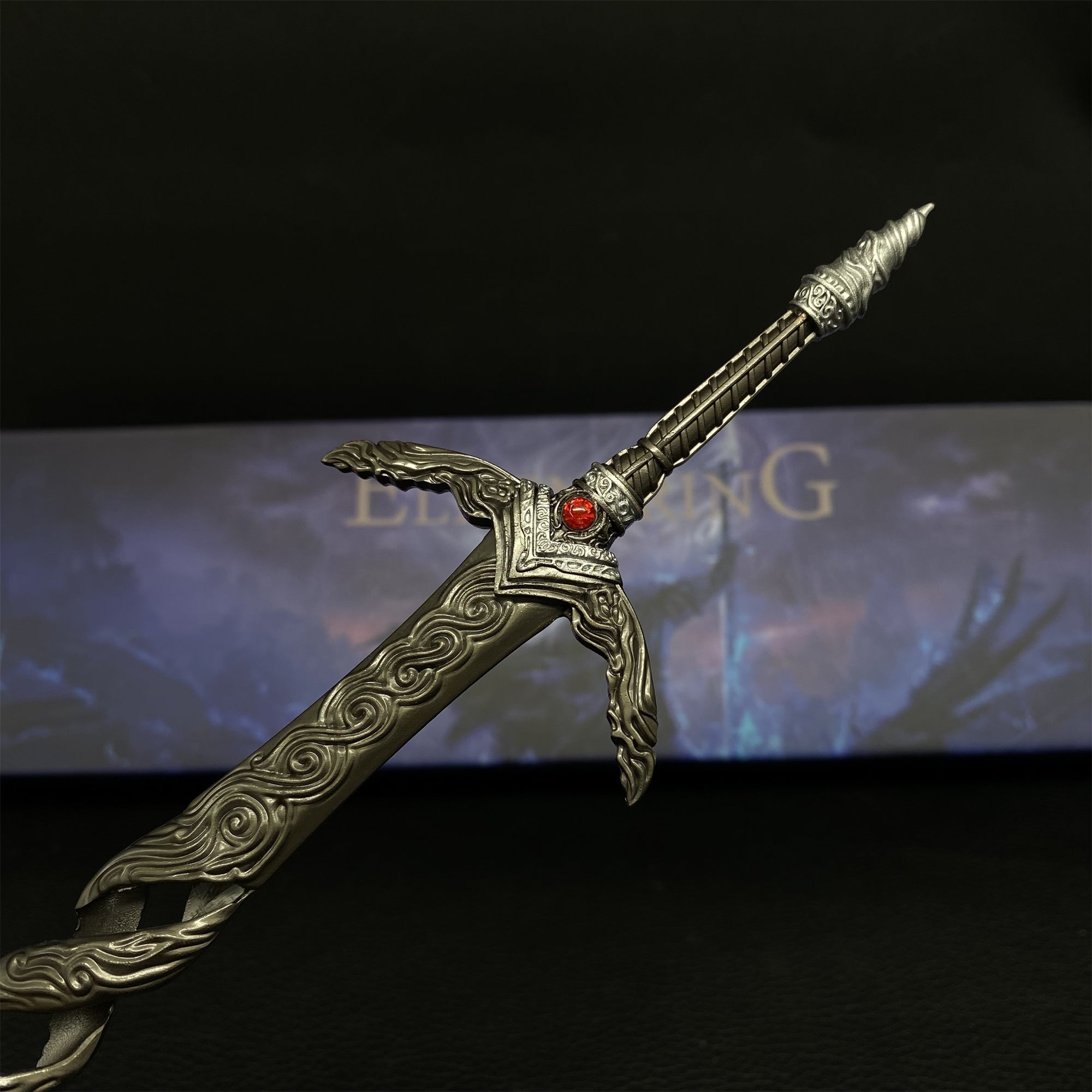 Godslayer's Greatsword Metal Miniature - Tophatter Daily Deals