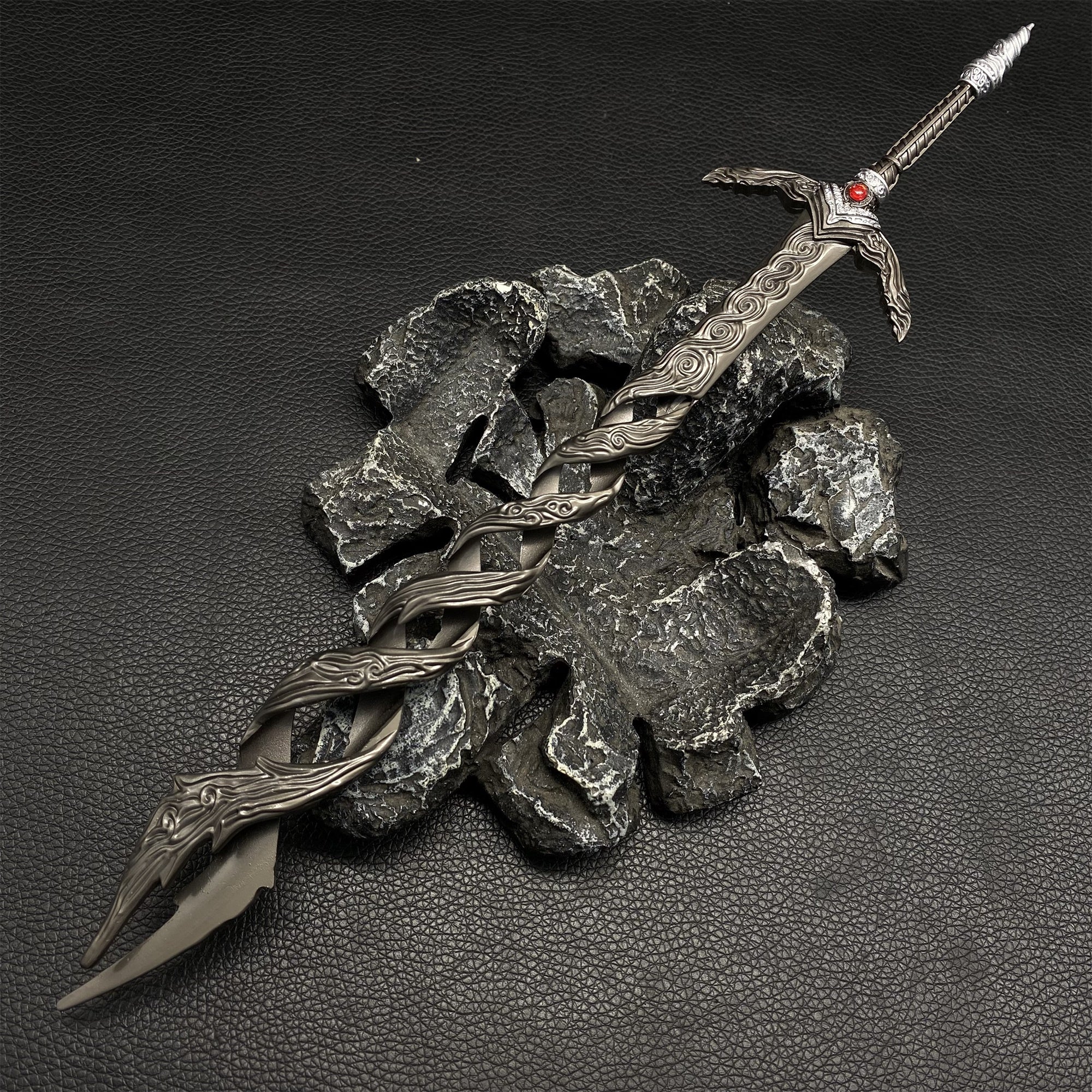 Godslayer's Greatsword Metal Miniature - Tophatter Daily Deals