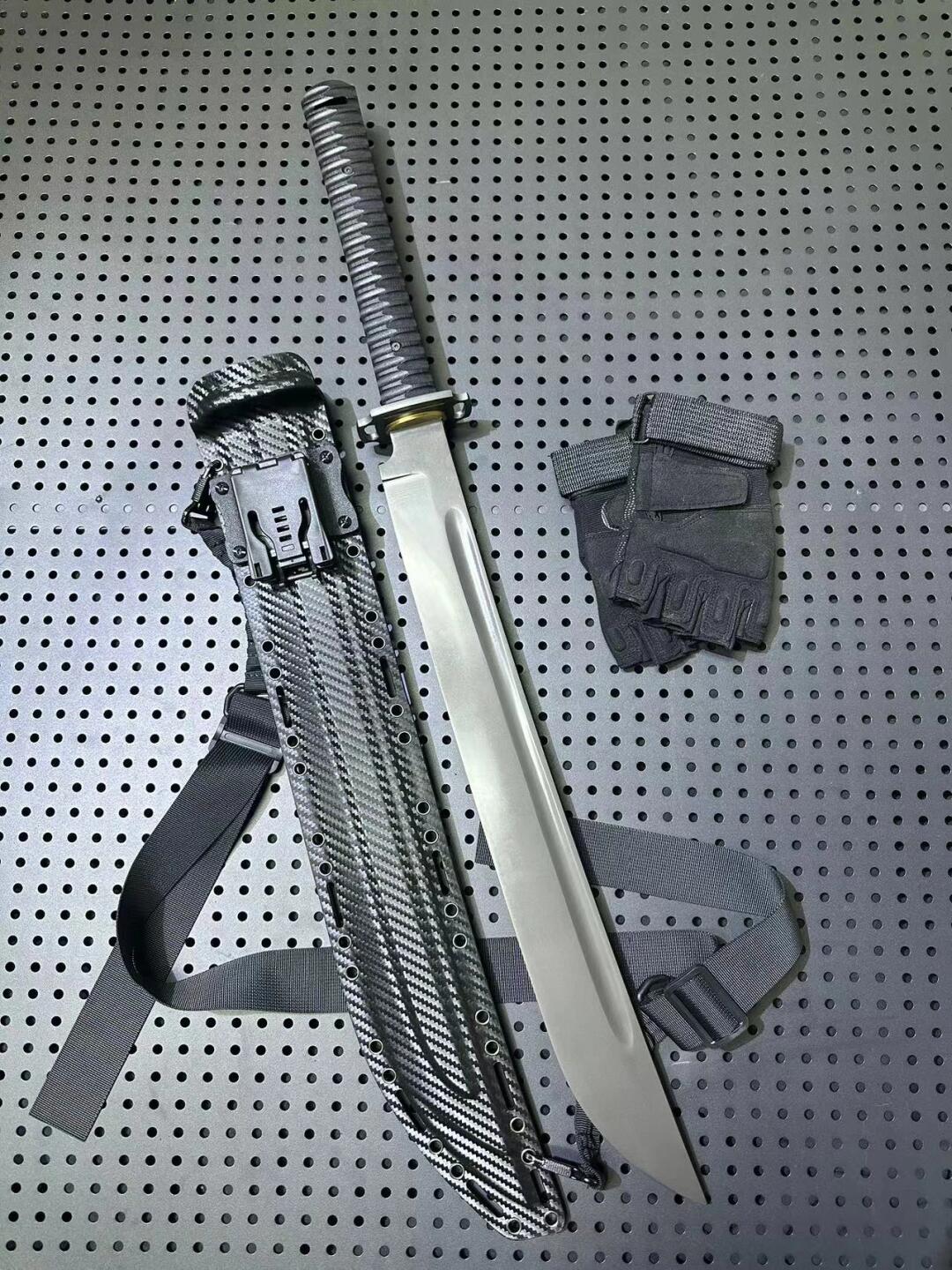 Gorilla Tactical Knife - Tophatter Daily Deals