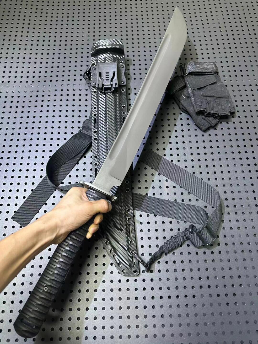 Gorilla Tactical Knife - Tophatter Daily Deals