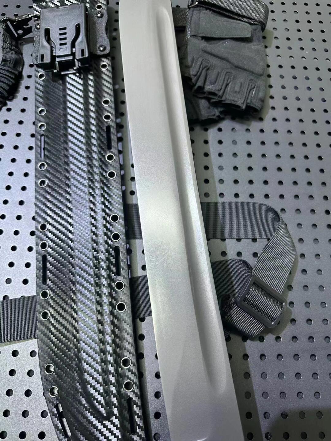 Gorilla Tactical Knife - Tophatter Daily Deals