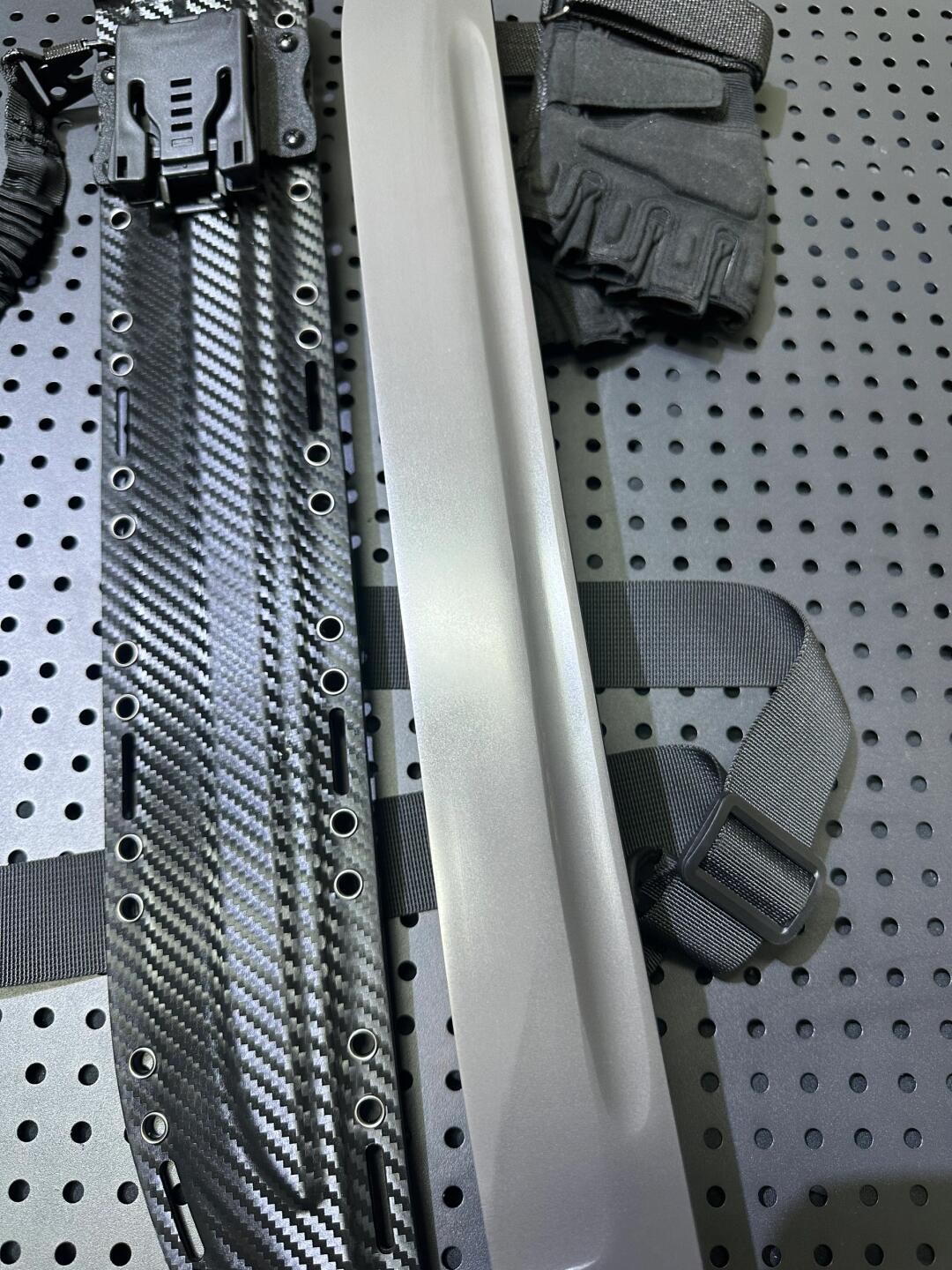 Gorilla Tactical Knife - Tophatter Daily Deals