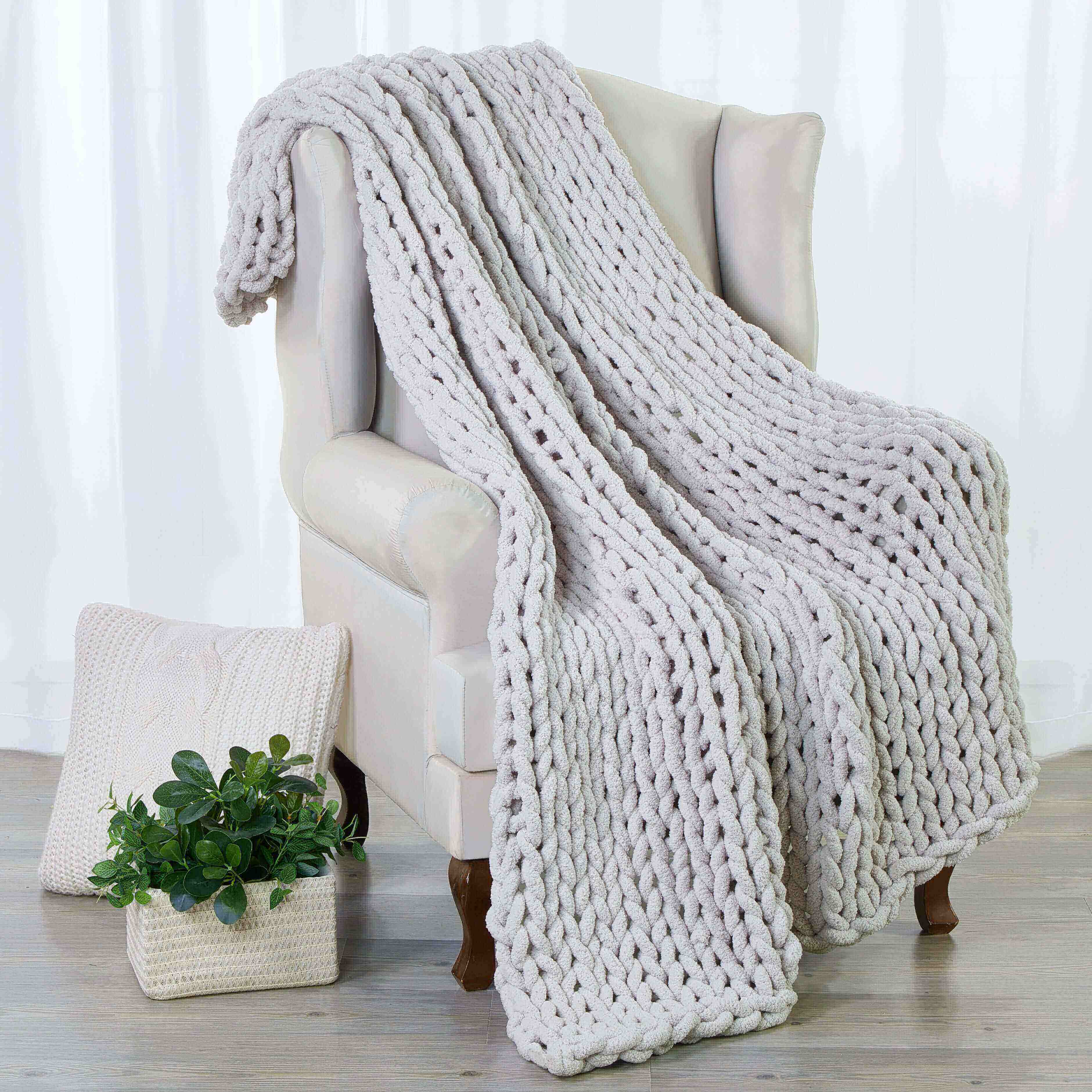 Kathy Ireland Chunky Knit Chenille Throw Blanket Light Grey Bedding - Tophatter Daily Deals