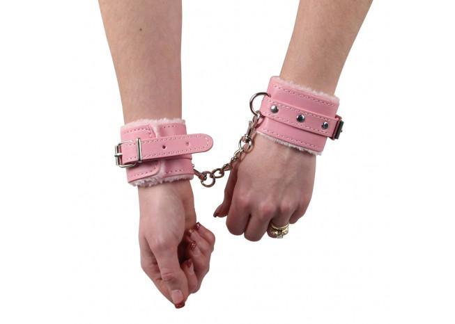 8-Piece Pretty in Pink Weekender Set novelty items - Tophatter Daily Deals