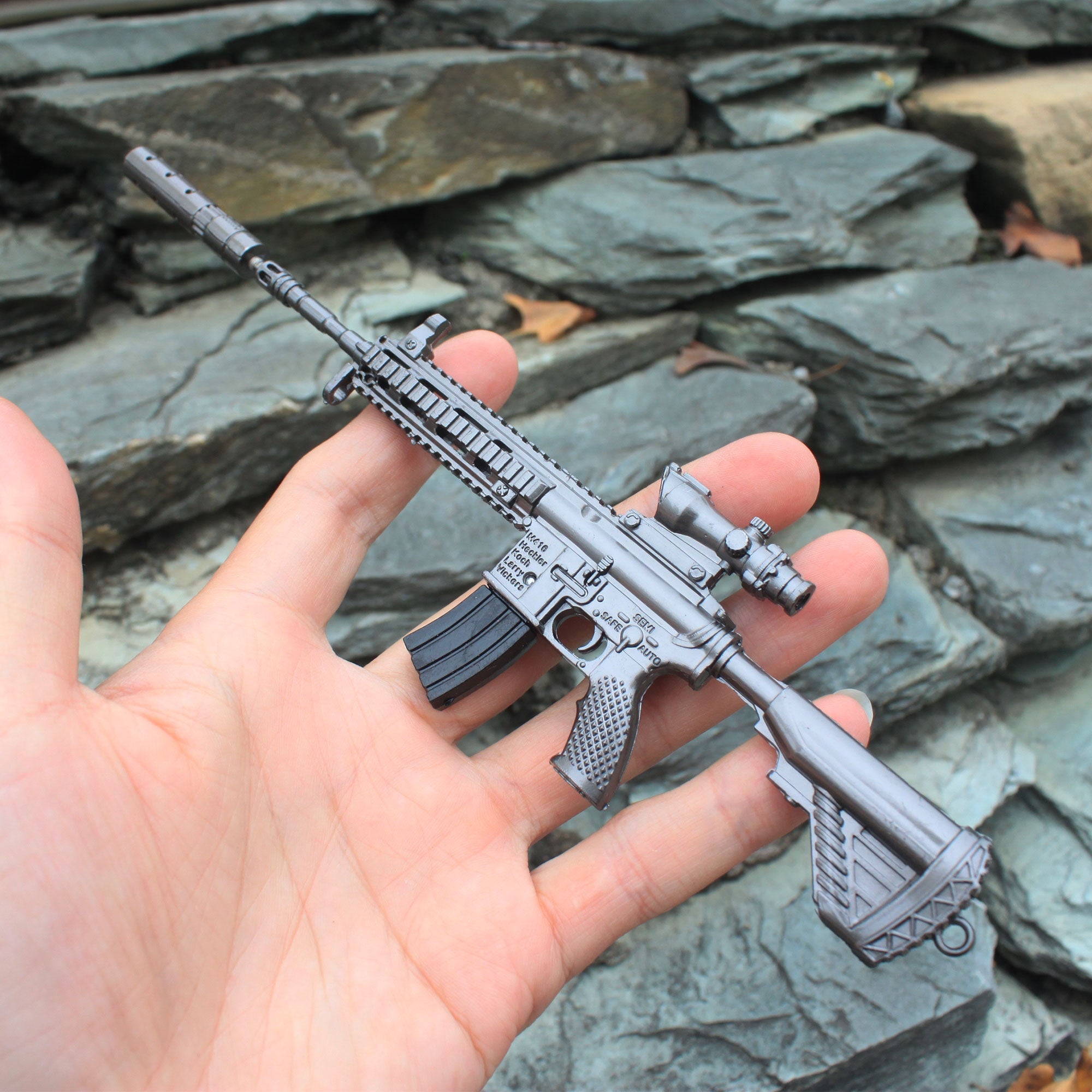 HK416 Metal Miniature Gun - Tophatter Daily Deals