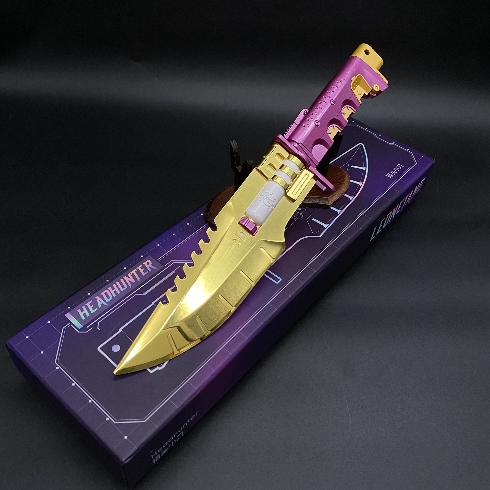 Headhunter Life Size Metal Replica - Tophatter Daily Deals