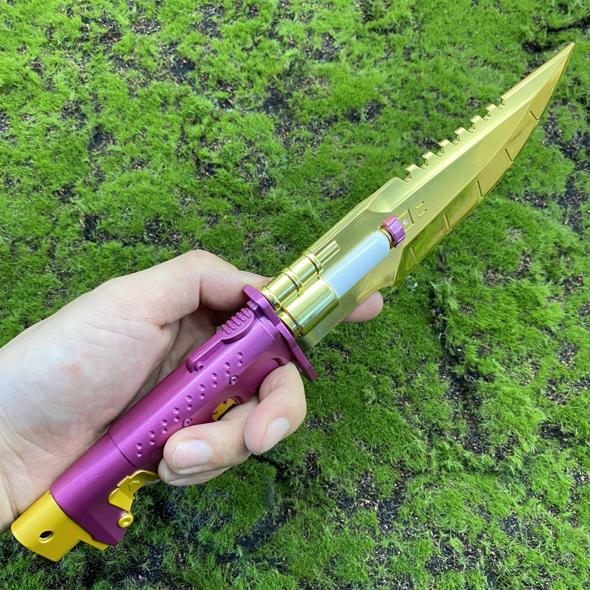 Headhunter Life Size Metal Replica - Tophatter Daily Deals