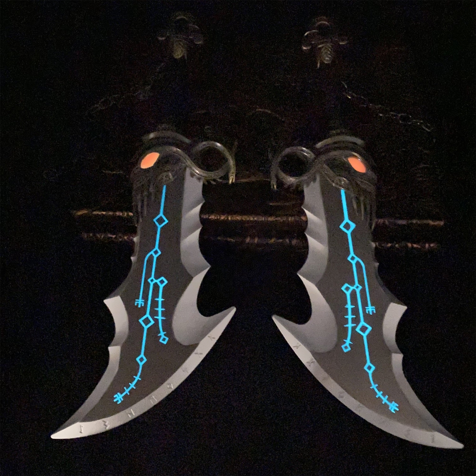 Blades of Chaos 1:2 Luminous Metal Replica USA Only (No Tariffs) - Tophatter Daily Deals